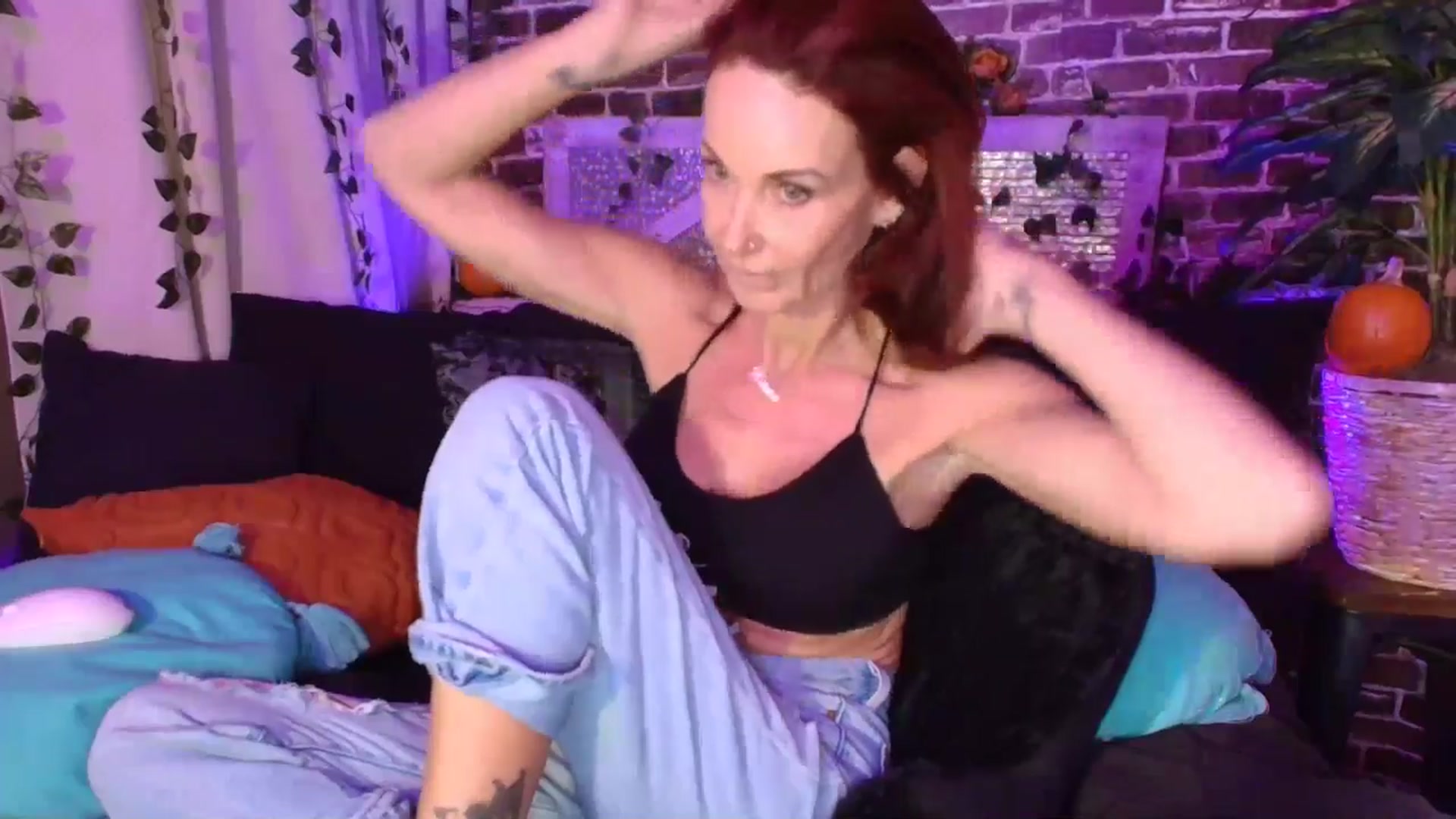 Gallery image thumbnail from AlabamaWhirly's myfreecams stream on, 10/11/2025, 22:17 image 14 of 20