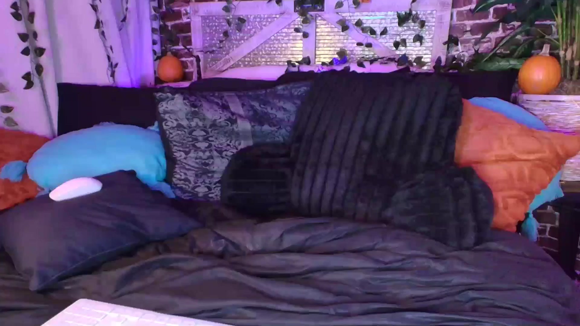Gallery image thumbnail from AlabamaWhirly's myfreecams stream on, 10/12/2025, 16:13 image 19 of 20