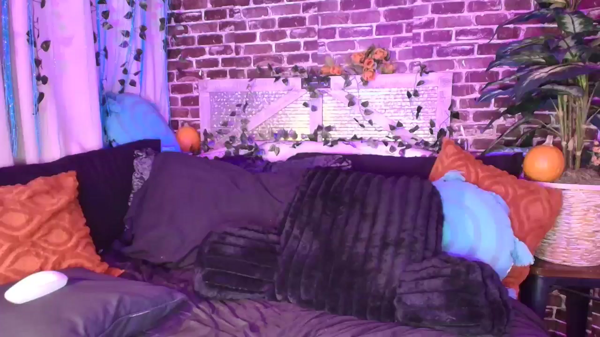 Gallery image thumbnail from AlabamaWhirly's myfreecams stream on, 10/13/2025, 13:39 image 7 of 20