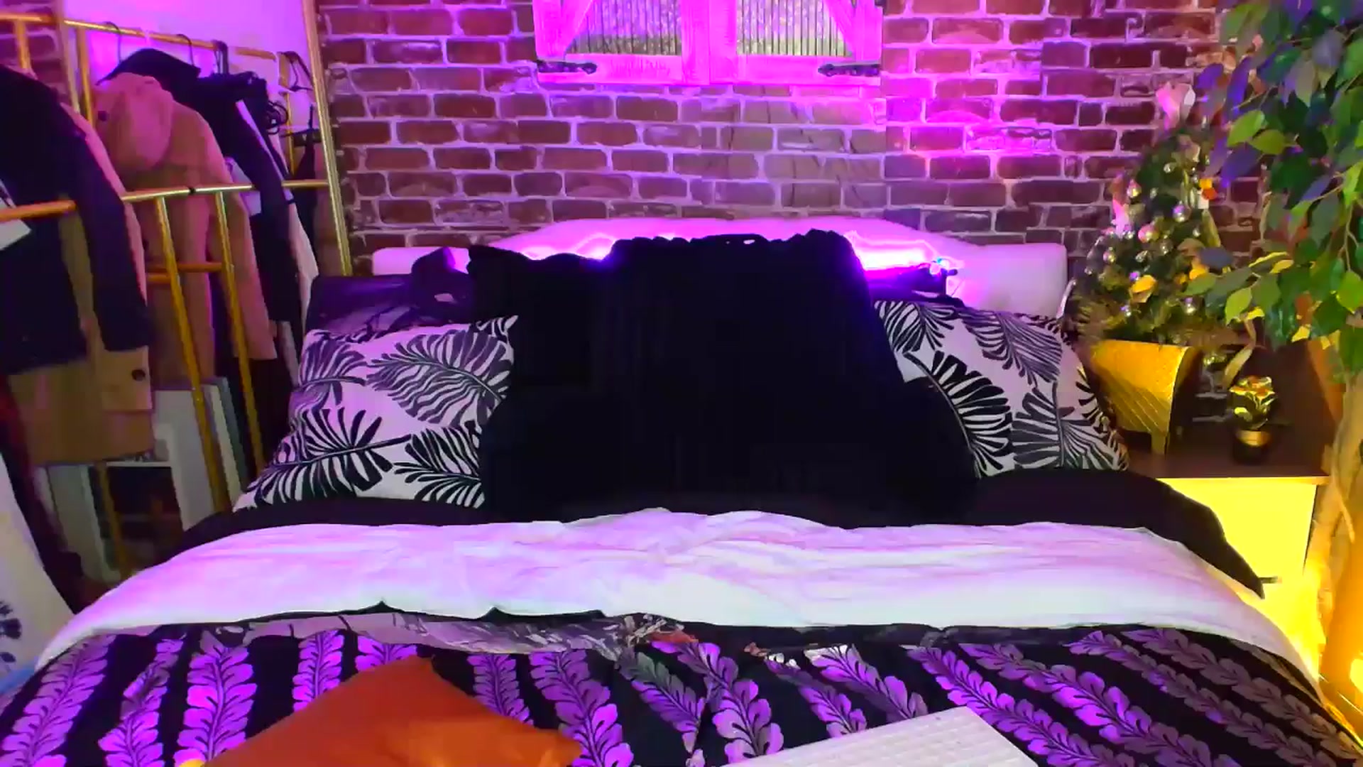 Gallery image thumbnail from AlabamaWhirly's myfreecams stream on, 12/01/2025, 15:37 image 20 of 20