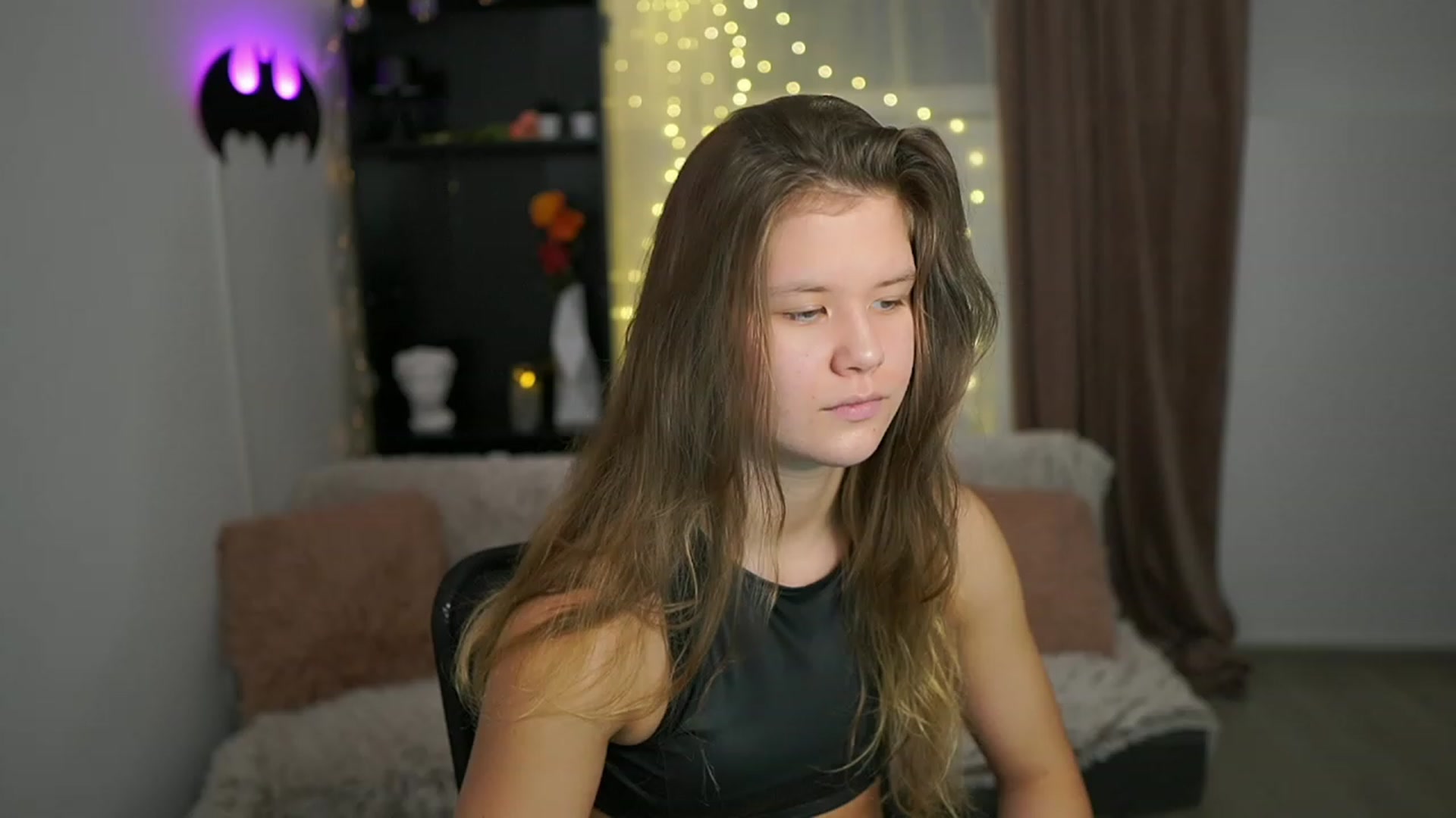 Gallery image thumbnail from Alaina__Fox's myfreecams stream on, 02/03/2024, 13:19 image 15 of 20