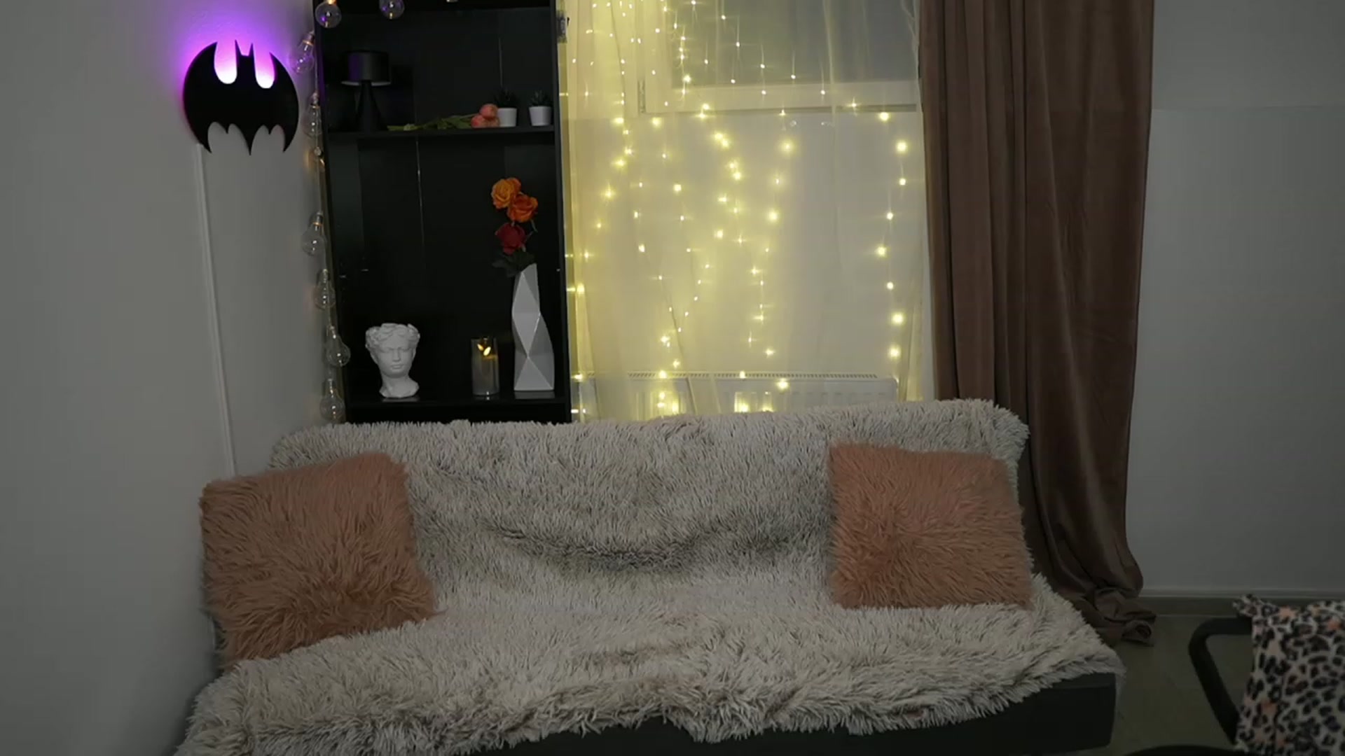 Gallery image thumbnail from Alaina__Fox's myfreecams stream on, 02/03/2024, 13:19 image 13 of 20