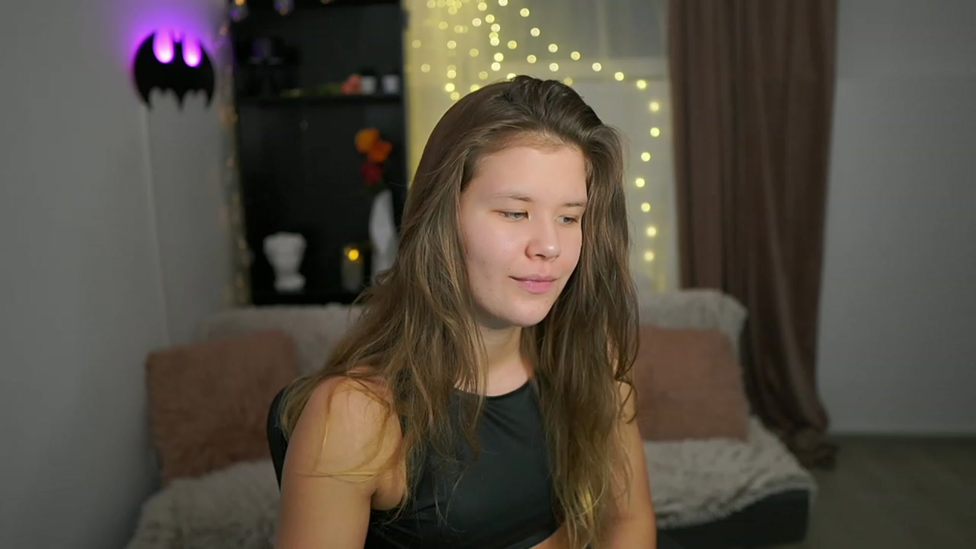 Gallery image thumbnail from Alaina__Fox's myfreecams stream on, 02/03/2024, 13:19 image 18 of 20