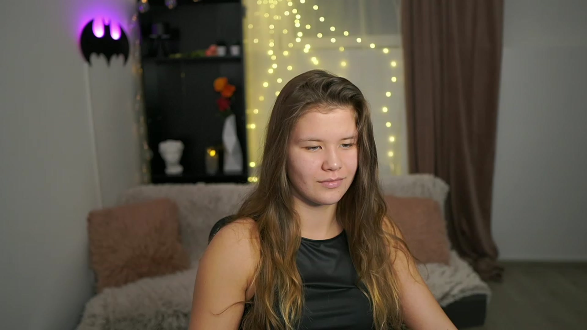 Gallery image thumbnail from Alaina__Fox's myfreecams stream on, 02/03/2024, 14:29 image 3 of 20