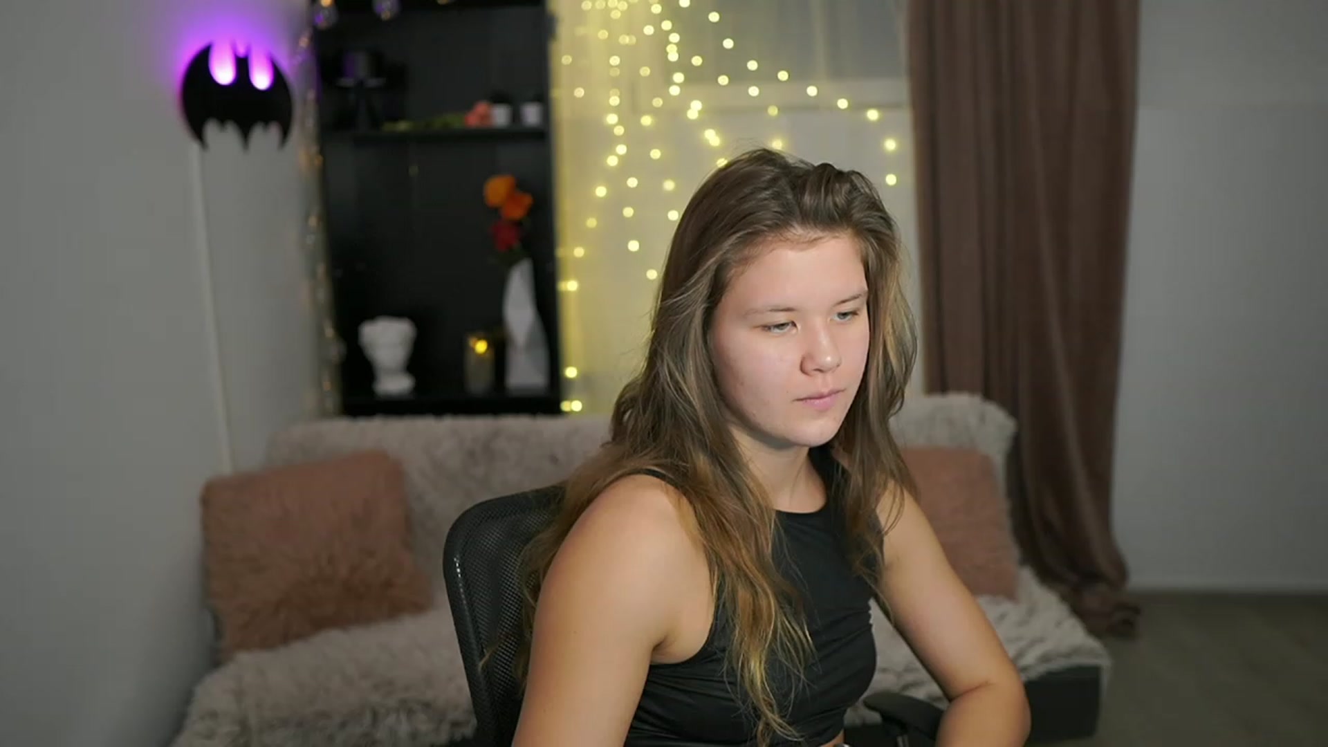 Gallery image thumbnail from Alaina__Fox's myfreecams stream on, 02/03/2024, 14:29 image 18 of 20