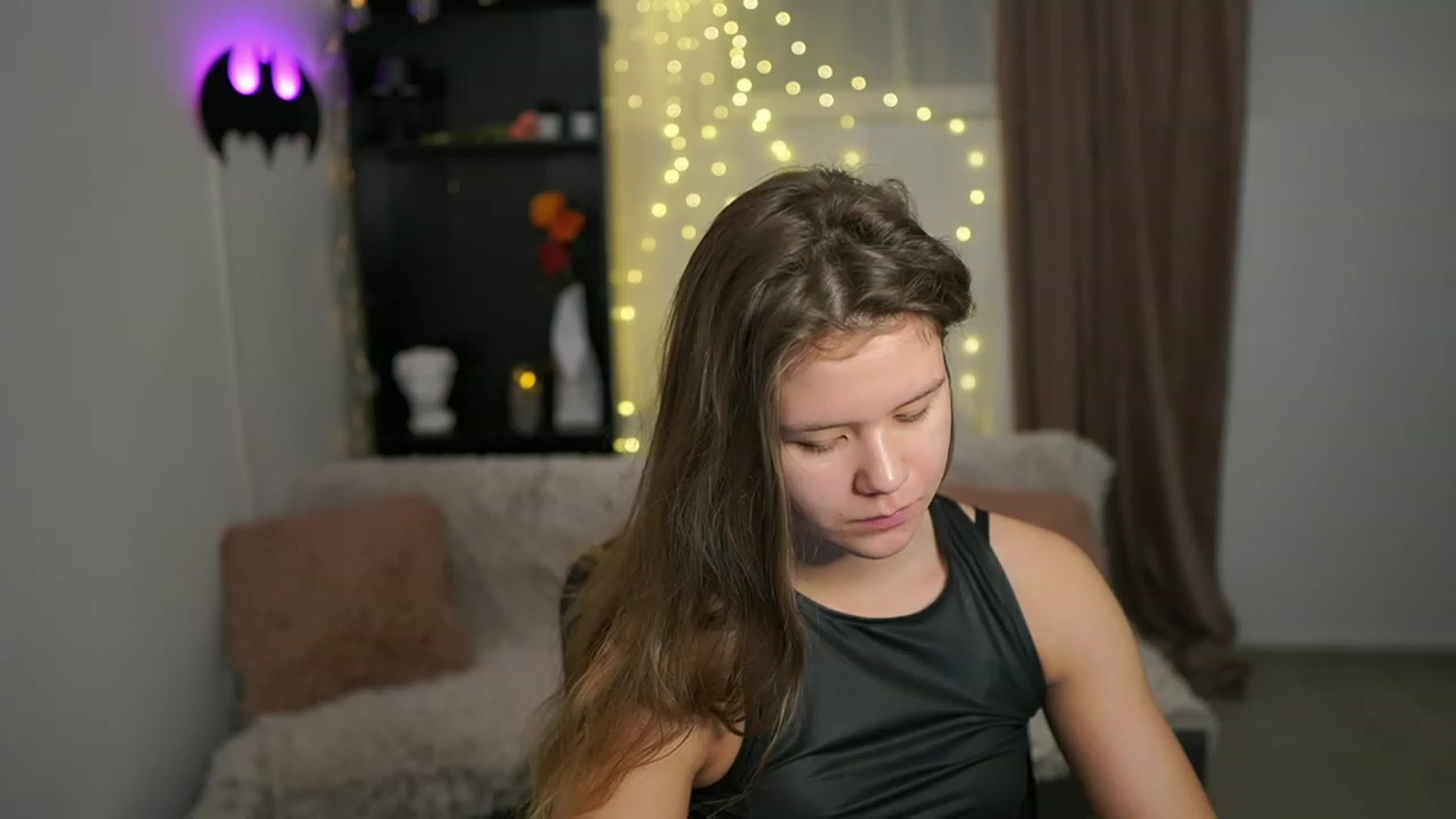 Gallery image thumbnail from Alaina__Fox's myfreecams stream on, 02/03/2024, 14:29 image 14 of 20