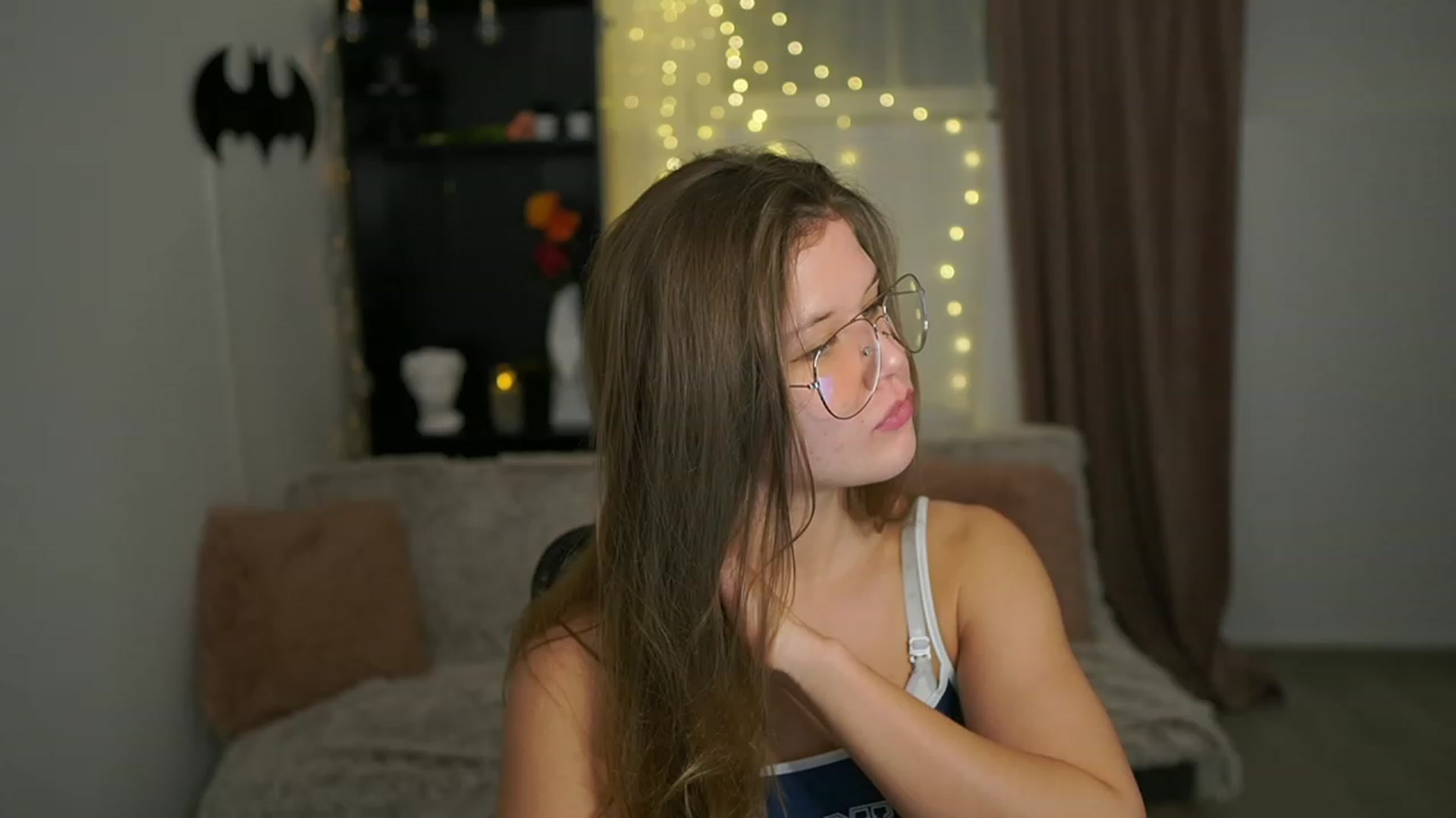 Gallery image thumbnail from Alaina__Fox's myfreecams stream on, 02/06/2024, 20:00 image 3 of 20