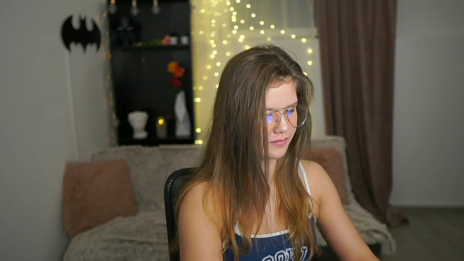 Gallery image thumbnail from Alaina__Fox's myfreecams stream on, 02/06/2024, 20:00 image 10 of 20