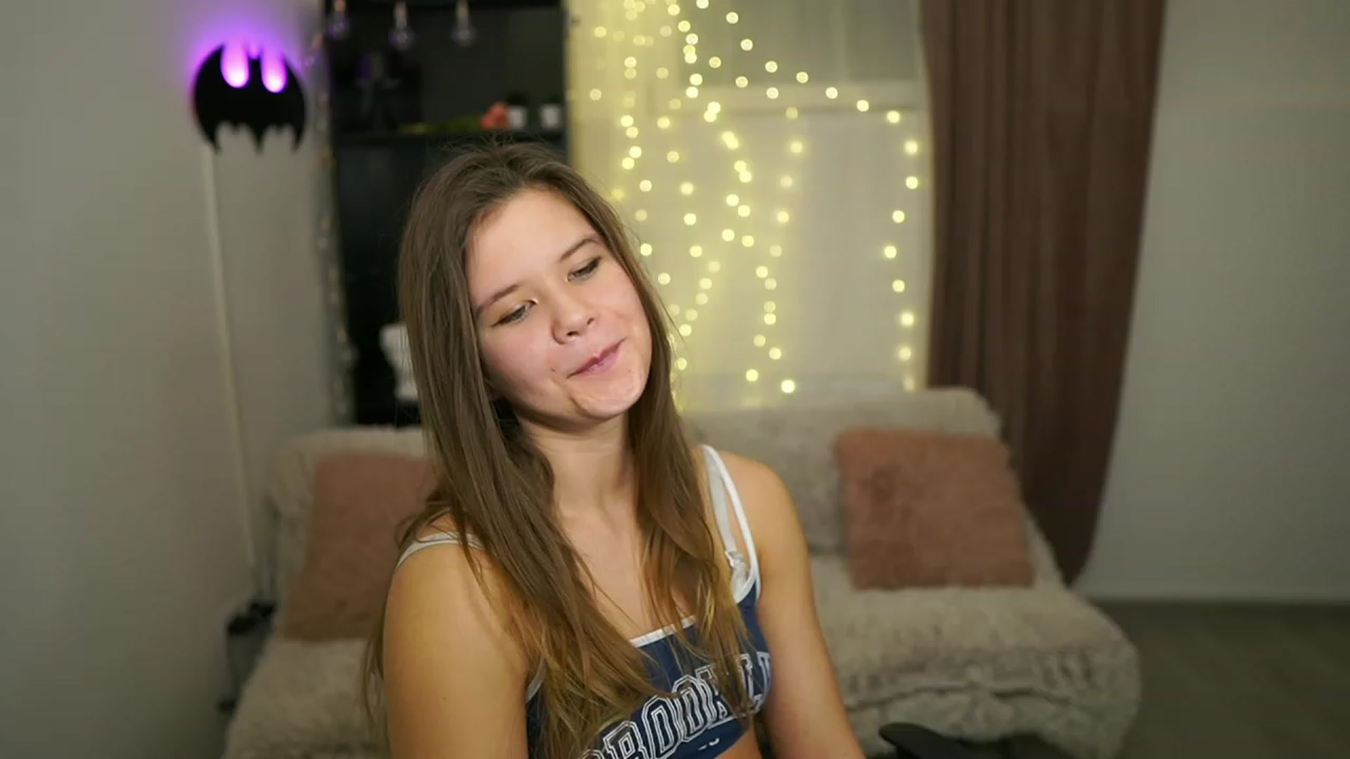 Gallery image thumbnail from Alaina__Fox's myfreecams stream on, 02/11/2024, 11:02 image 8 of 20
