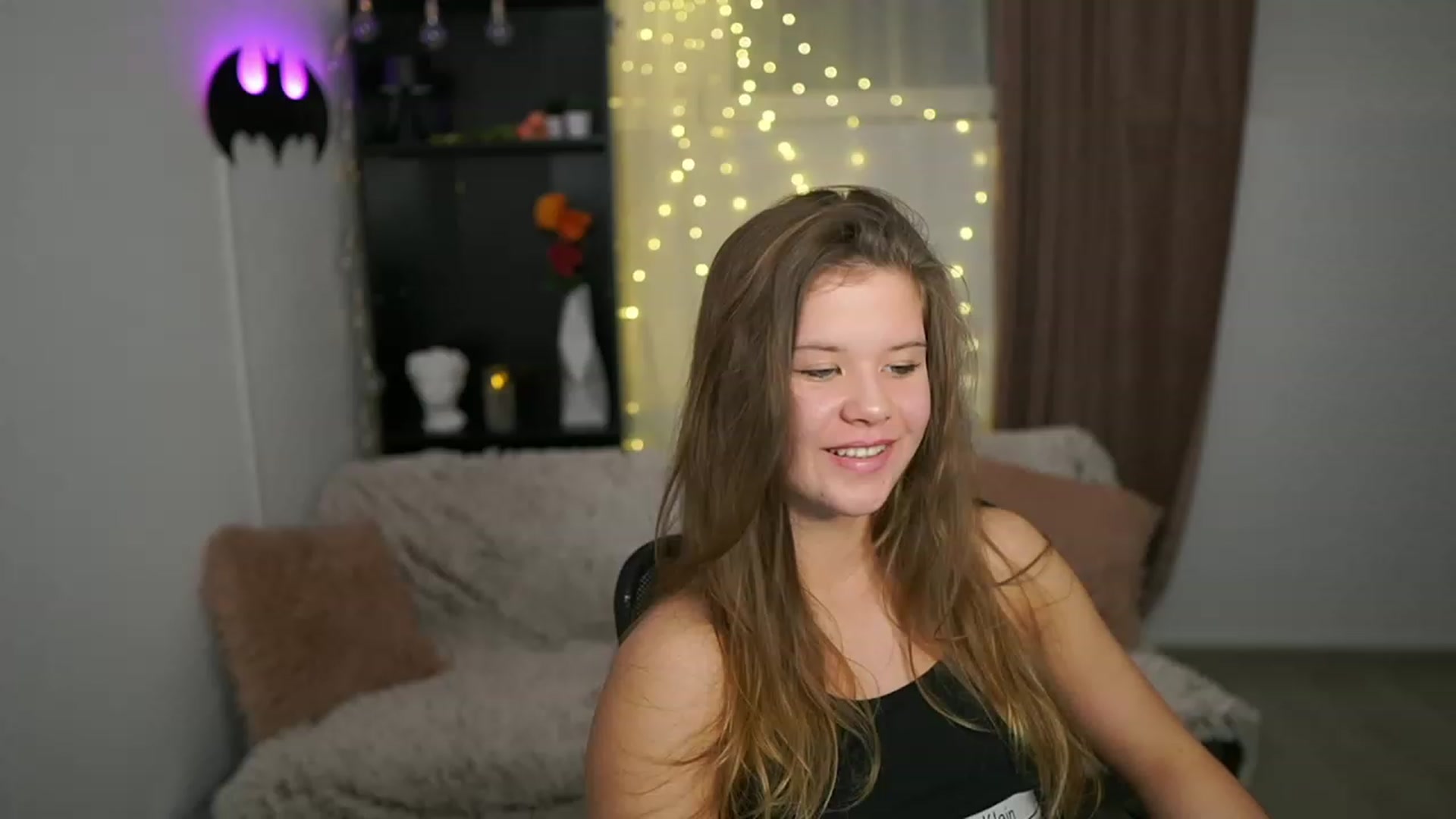 Gallery image thumbnail from Alaina__Fox's myfreecams stream on, 02/14/2024, 20:47 image 1 of 20