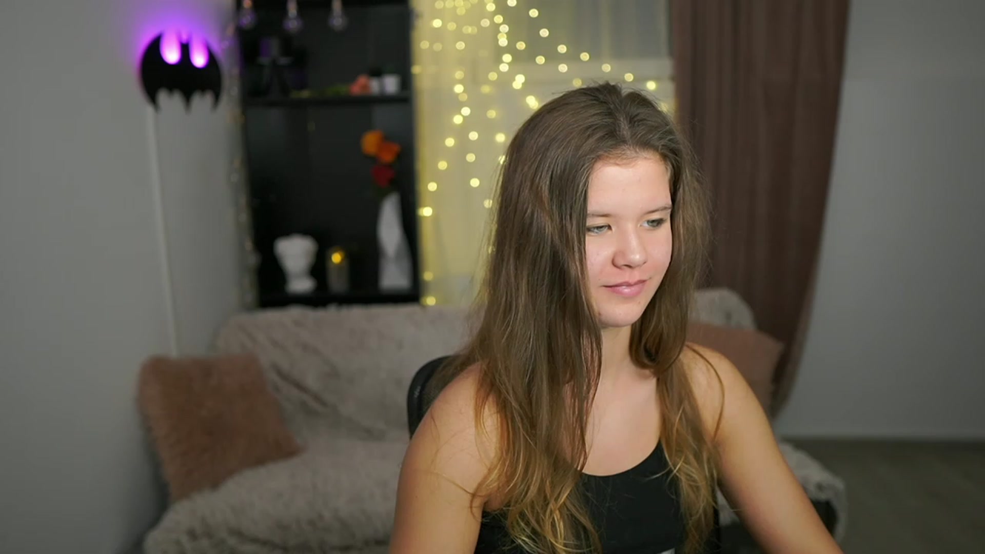 Gallery image thumbnail from Alaina__Fox's myfreecams stream on, 02/14/2024, 20:47 image 13 of 20