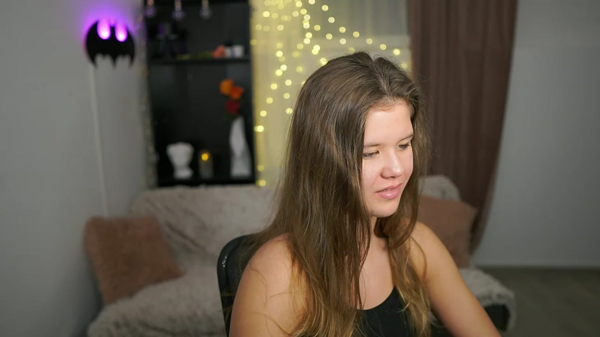 Gallery image thumbnail from Alaina__Fox's myfreecams stream on, 02/14/2024, 20:47 image 15 of 20