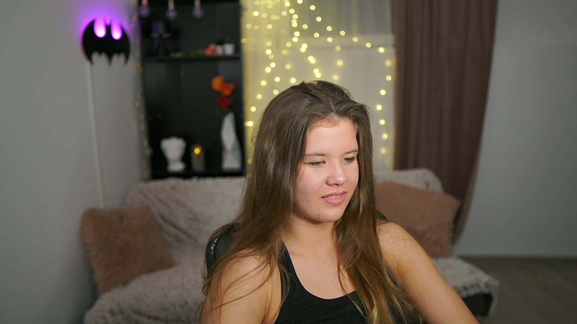 Gallery image thumbnail from Alaina__Fox's myfreecams stream on, 02/14/2024, 20:47 image 6 of 20