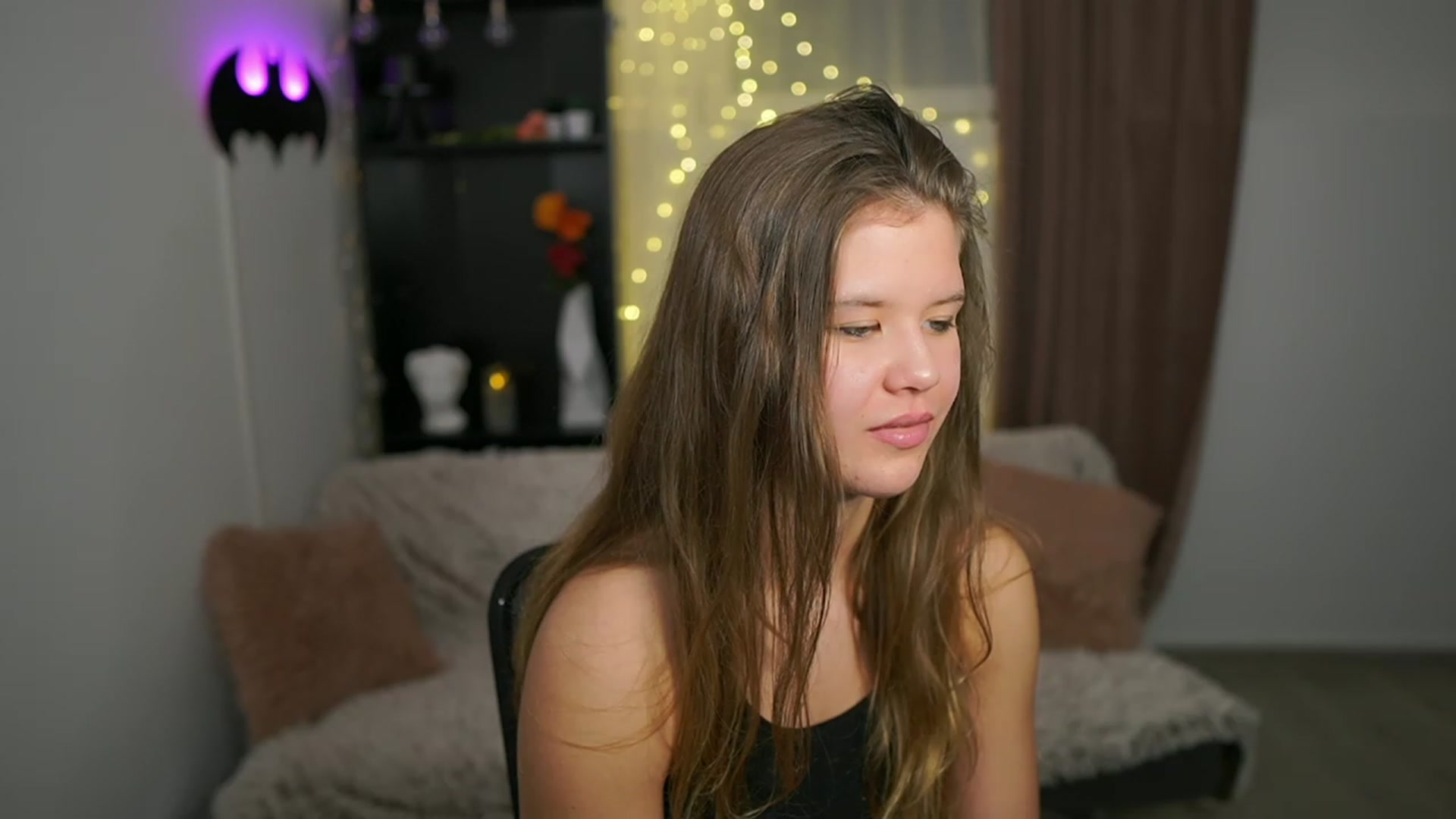 Gallery image thumbnail from Alaina__Fox's myfreecams stream on, 02/14/2024, 20:47 image 7 of 20