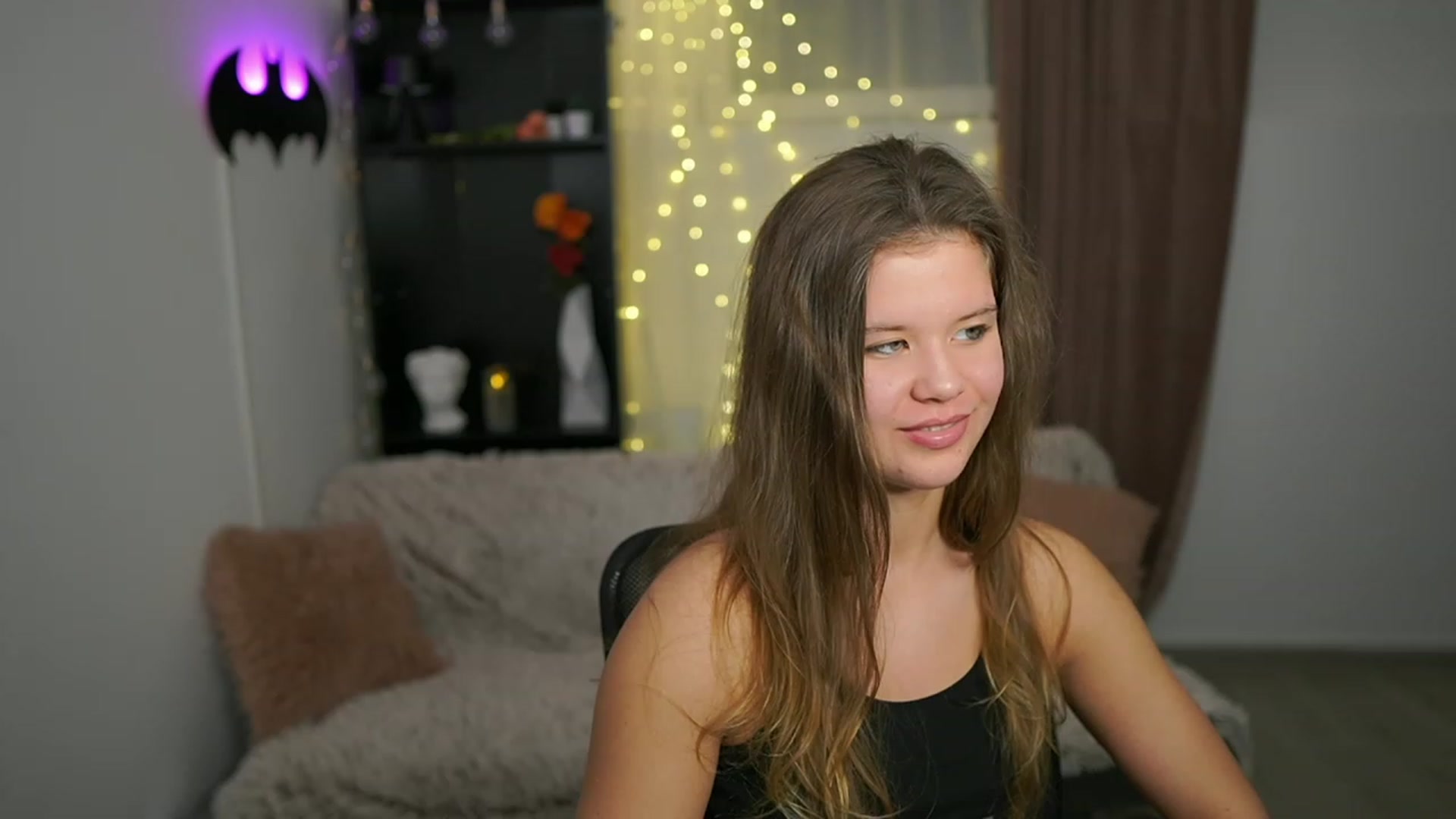Gallery image thumbnail from Alaina__Fox's myfreecams stream on, 02/14/2024, 20:47 image 14 of 20