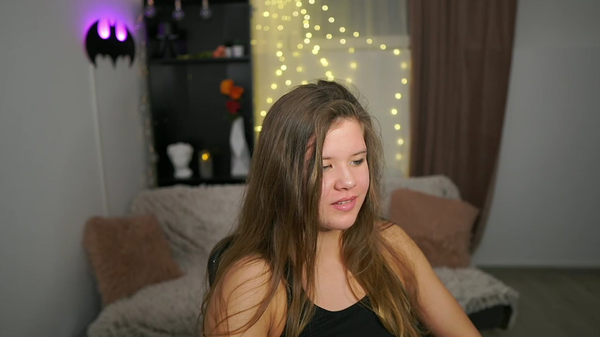 Gallery image thumbnail from Alaina__Fox's myfreecams stream on, 02/14/2024, 20:47 image 4 of 20