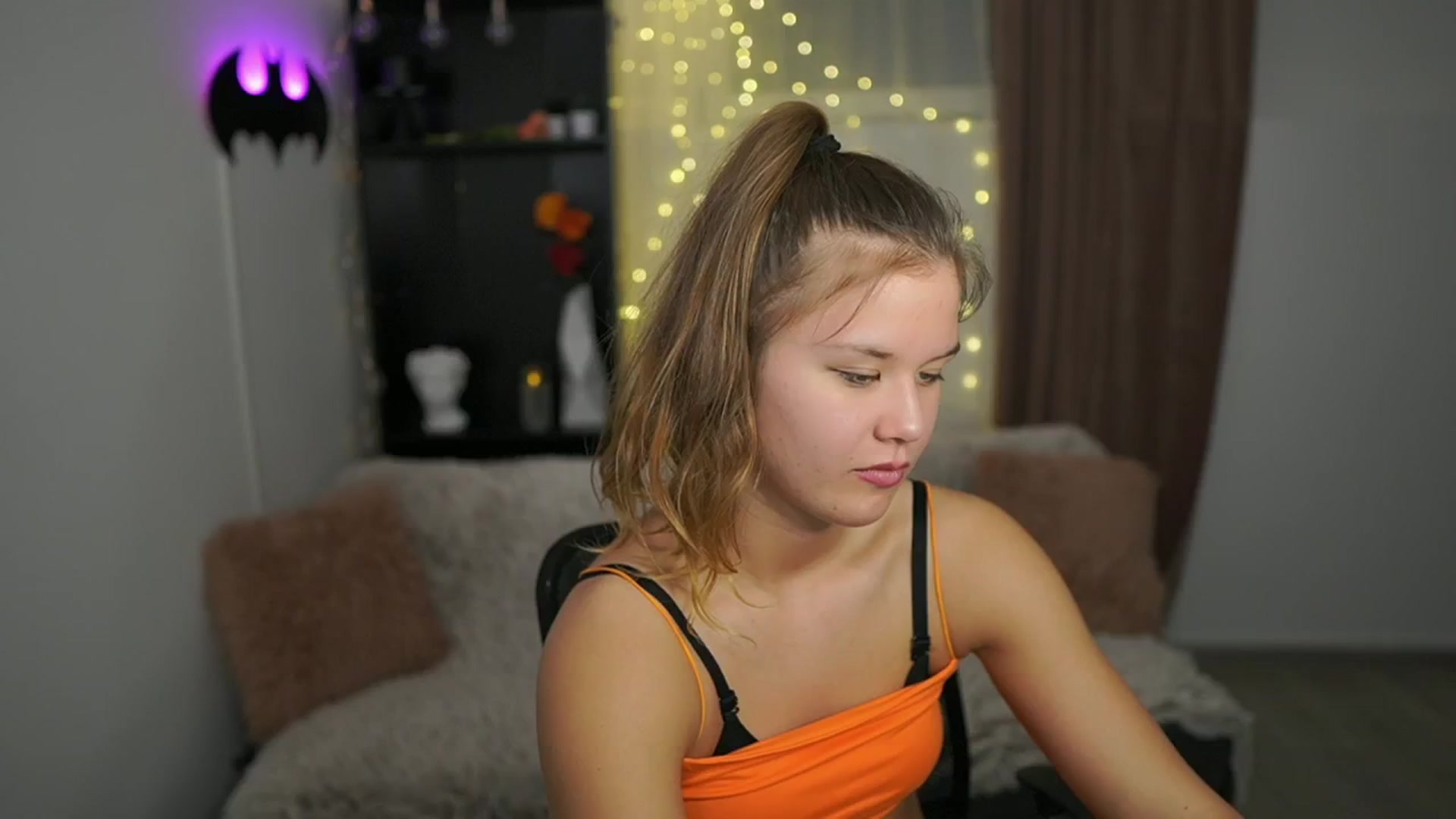 Gallery image thumbnail from Alaina__Fox's myfreecams stream on, 02/17/2024, 20:46 image 1 of 20