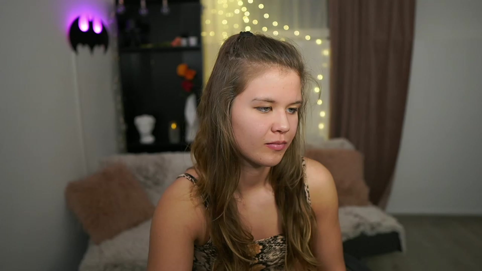 Gallery image thumbnail from Alaina__Fox's myfreecams stream on, 02/18/2024, 17:49 image 5 of 20