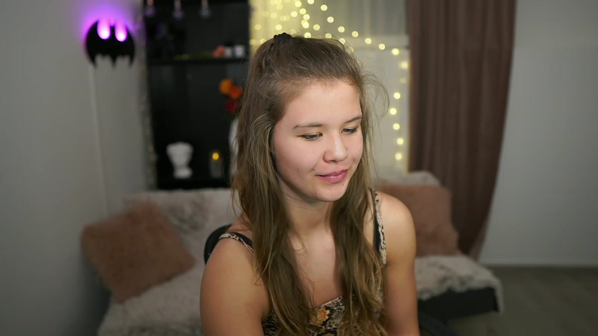Gallery image thumbnail from Alaina__Fox's myfreecams stream on, 02/18/2024, 17:49 image 20 of 20