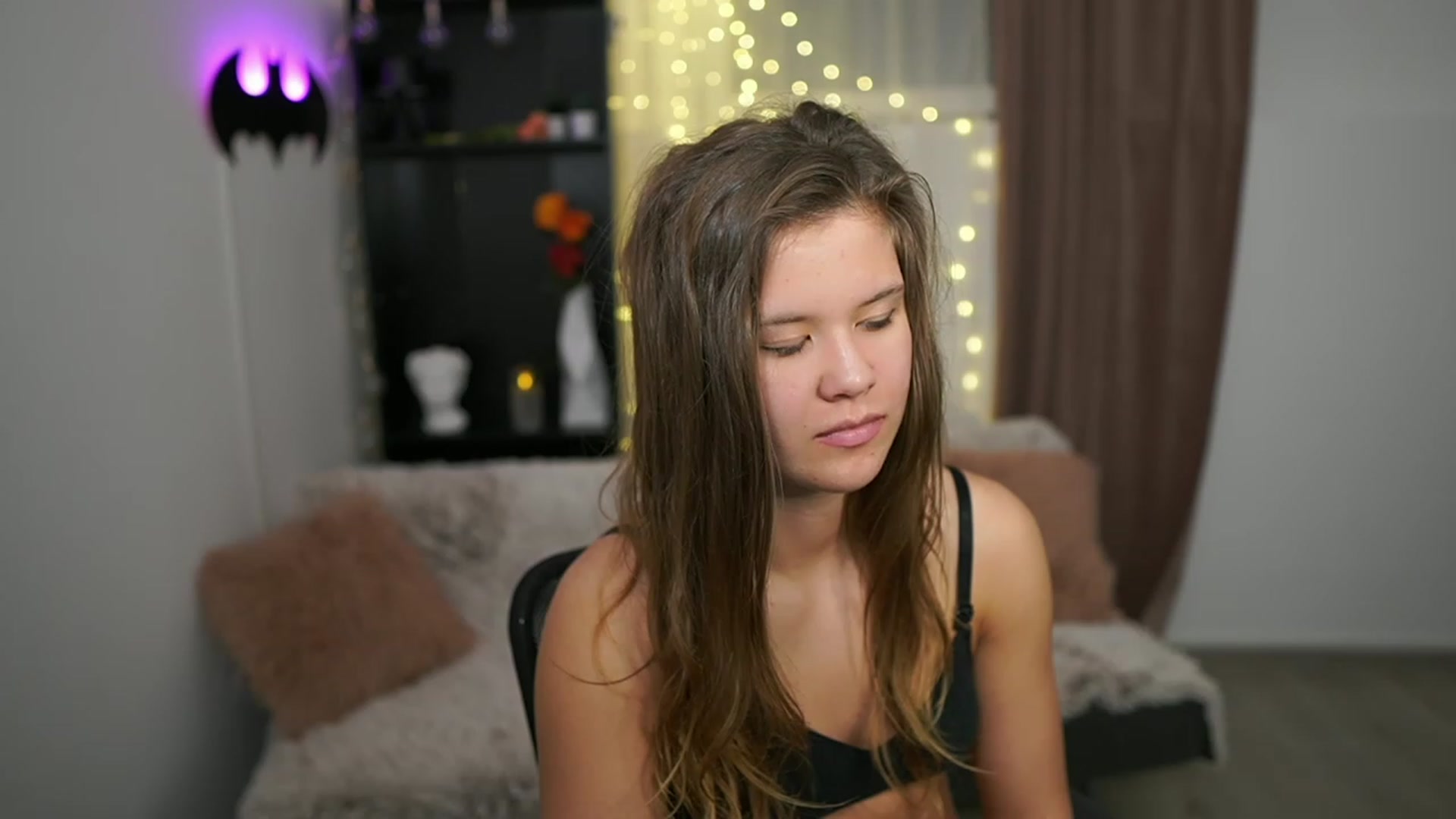 Gallery image thumbnail from Alaina__Fox's myfreecams stream on, 02/18/2024, 18:48 image 15 of 20