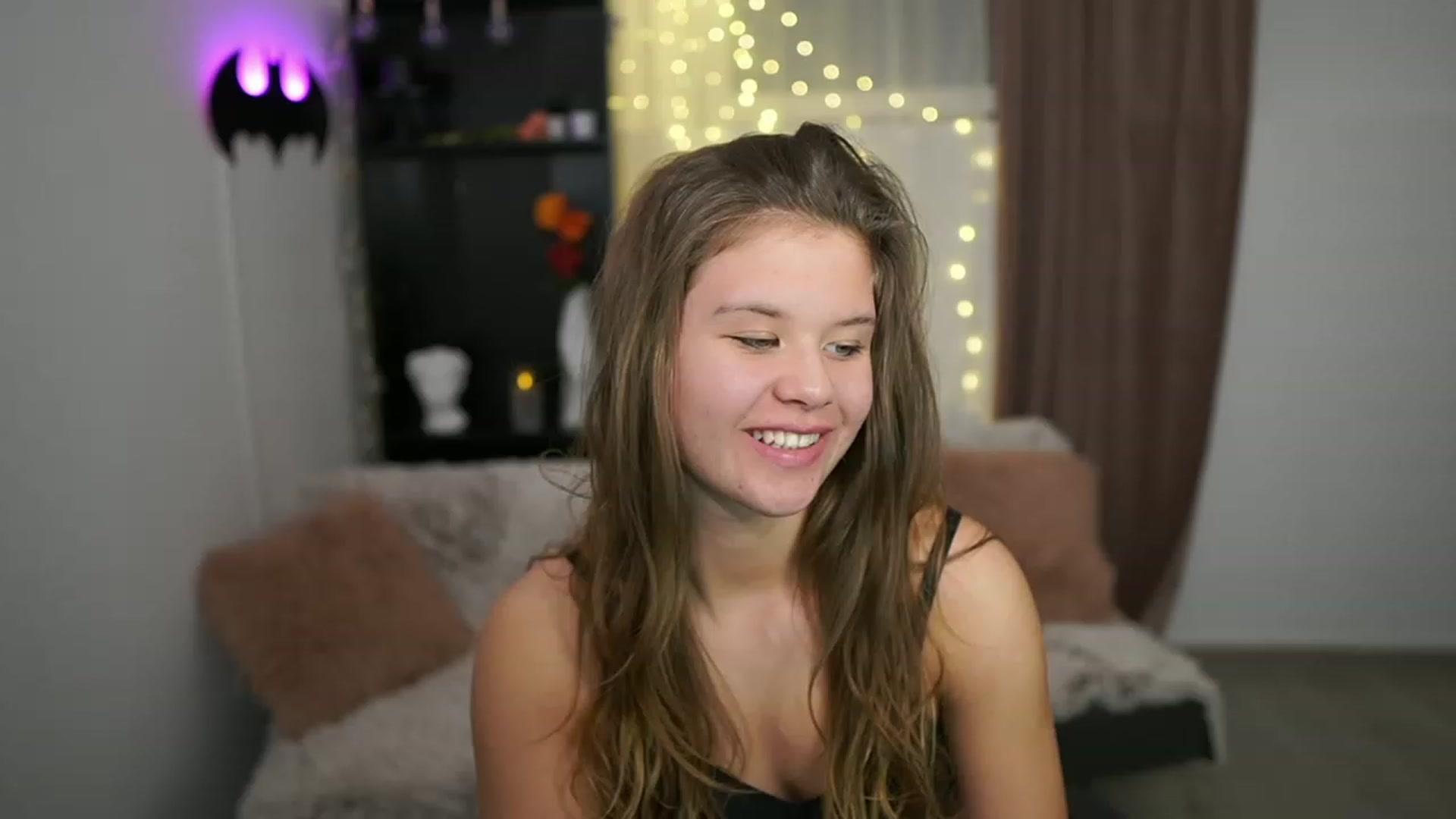 Gallery image thumbnail from Alaina__Fox's myfreecams stream on, 02/18/2024, 18:48 image 20 of 20