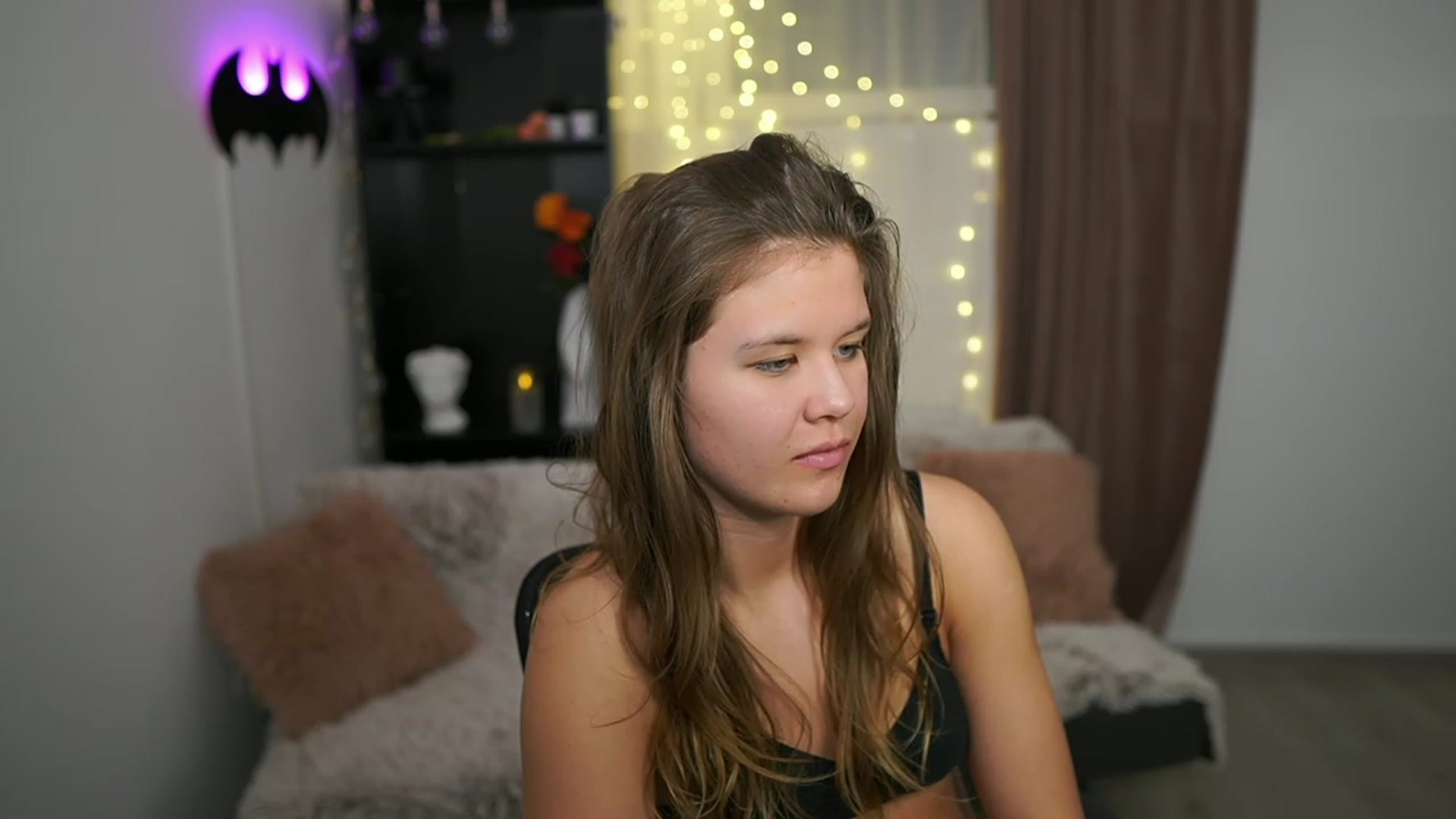 Gallery image thumbnail from Alaina__Fox's myfreecams stream on, 02/18/2024, 18:48 image 19 of 20
