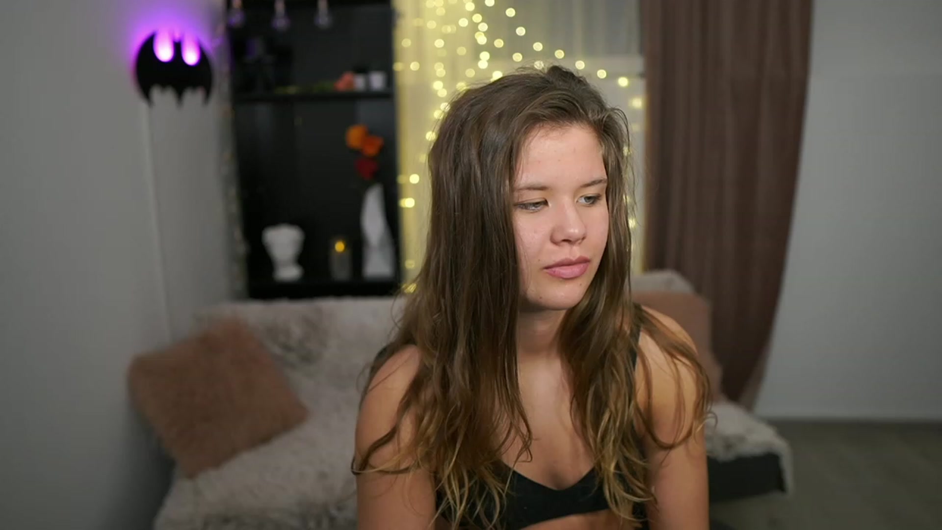 Gallery image thumbnail from Alaina__Fox's myfreecams stream on, 02/18/2024, 18:48 image 10 of 20
