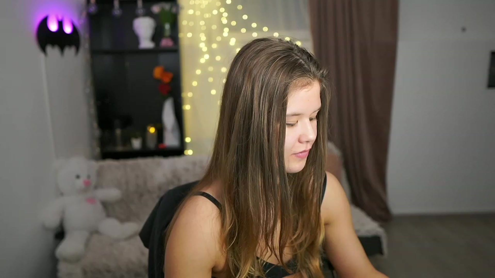 Gallery image thumbnail from Alaina__Fox's myfreecams stream on, 02/24/2024, 14:15 image 16 of 20