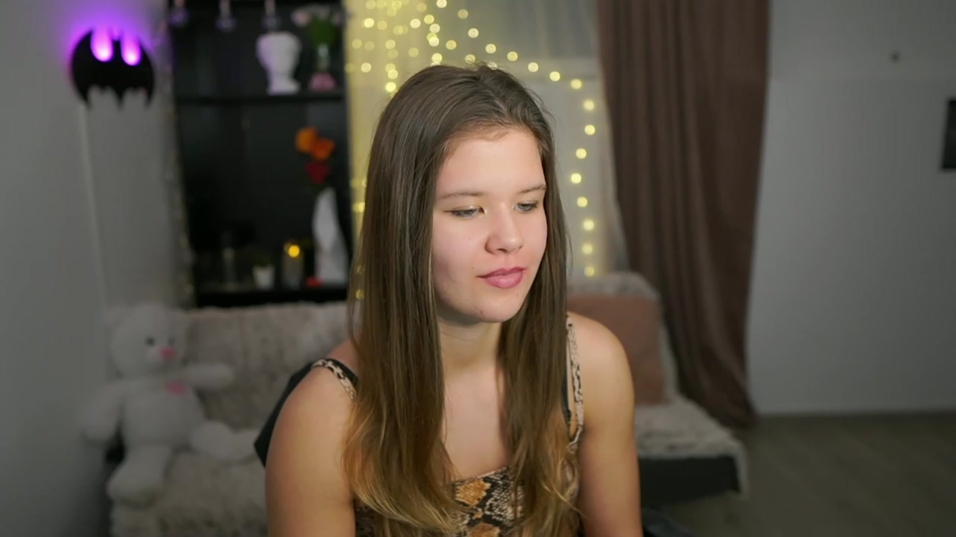 Gallery image thumbnail from Alaina__Fox's myfreecams stream on, 02/24/2024, 14:15 image 7 of 20