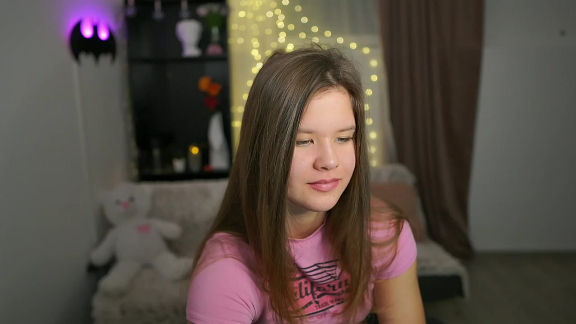 Gallery image thumbnail from Alaina__Fox's myfreecams stream on, 02/25/2024, 15:00 image 6 of 20