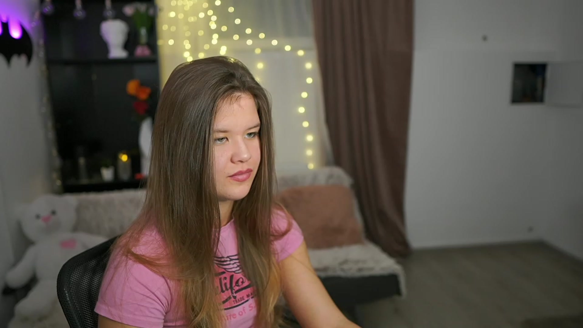 Gallery image thumbnail from Alaina__Fox's myfreecams stream on, 02/25/2024, 15:00 image 2 of 20