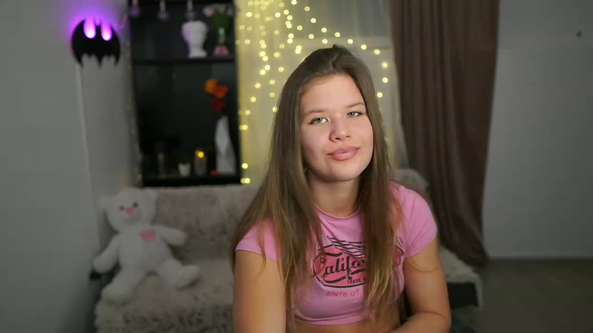 Gallery image thumbnail from Alaina__Fox's myfreecams stream on, 02/25/2024, 15:00 image 15 of 20