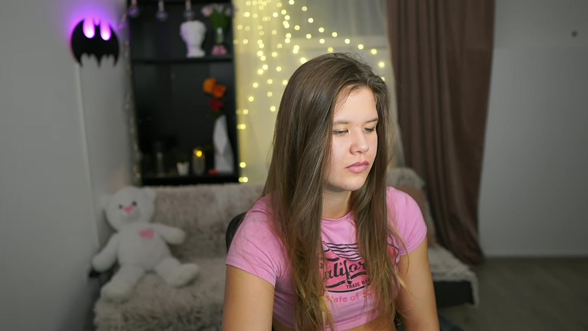 Gallery image thumbnail from Alaina__Fox's myfreecams stream on, 02/25/2024, 15:00 image 17 of 20