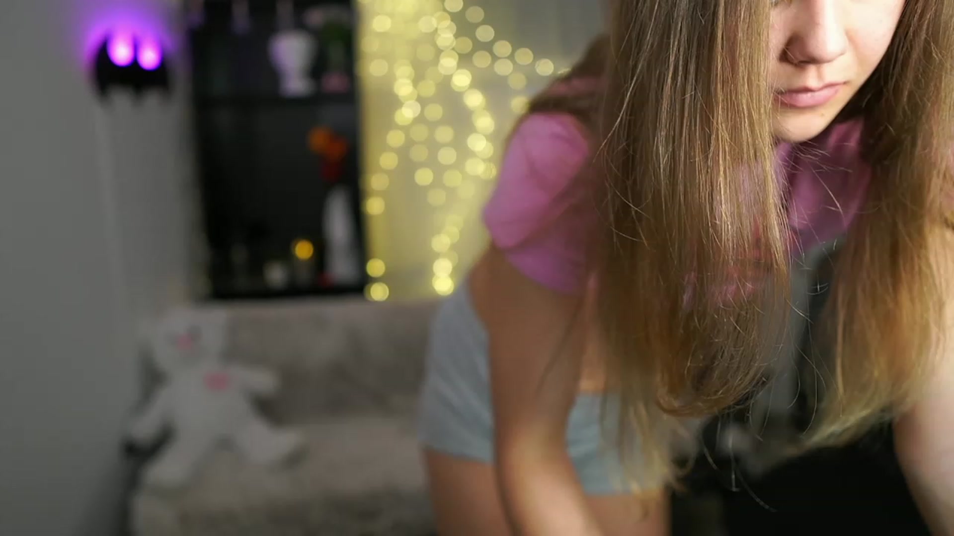Gallery image thumbnail from Alaina__Fox's myfreecams stream on, 02/25/2024, 16:44 image 14 of 20