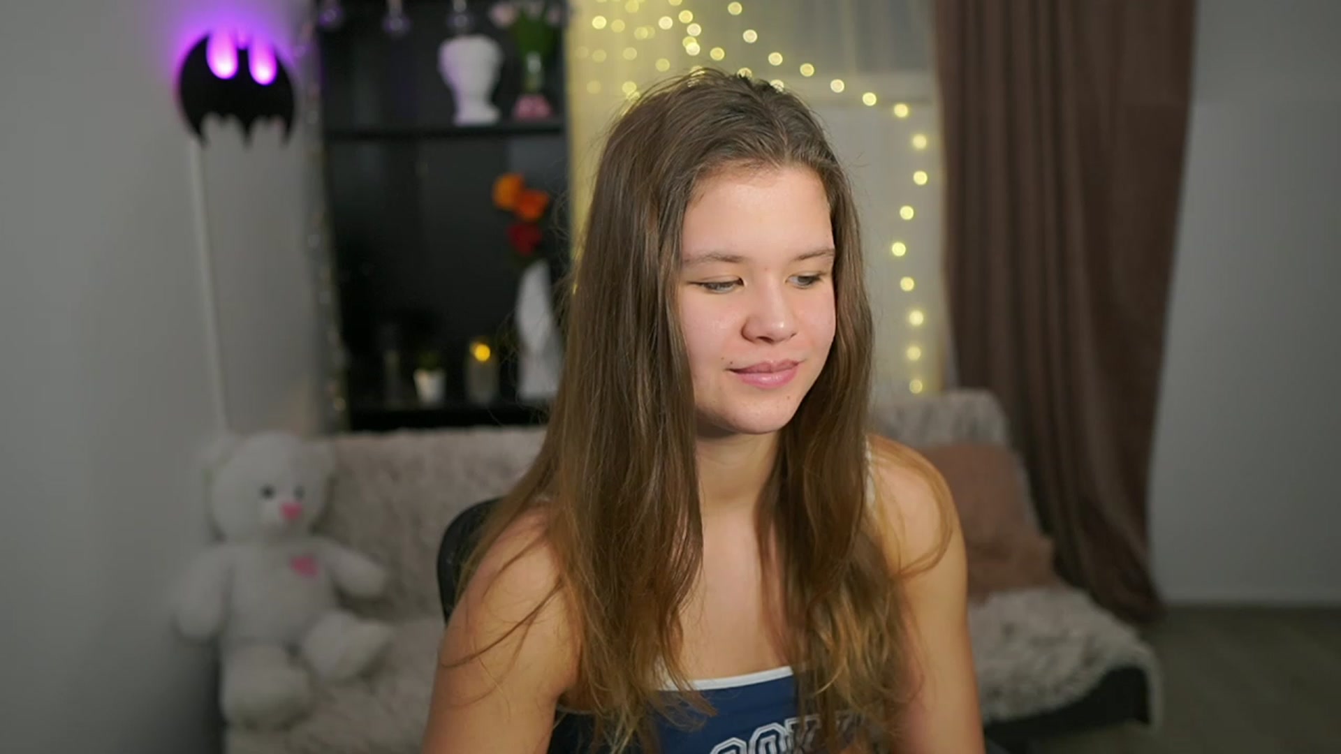 Gallery image thumbnail from Alaina__Fox's myfreecams stream on, 02/26/2024, 21:03 image 9 of 20