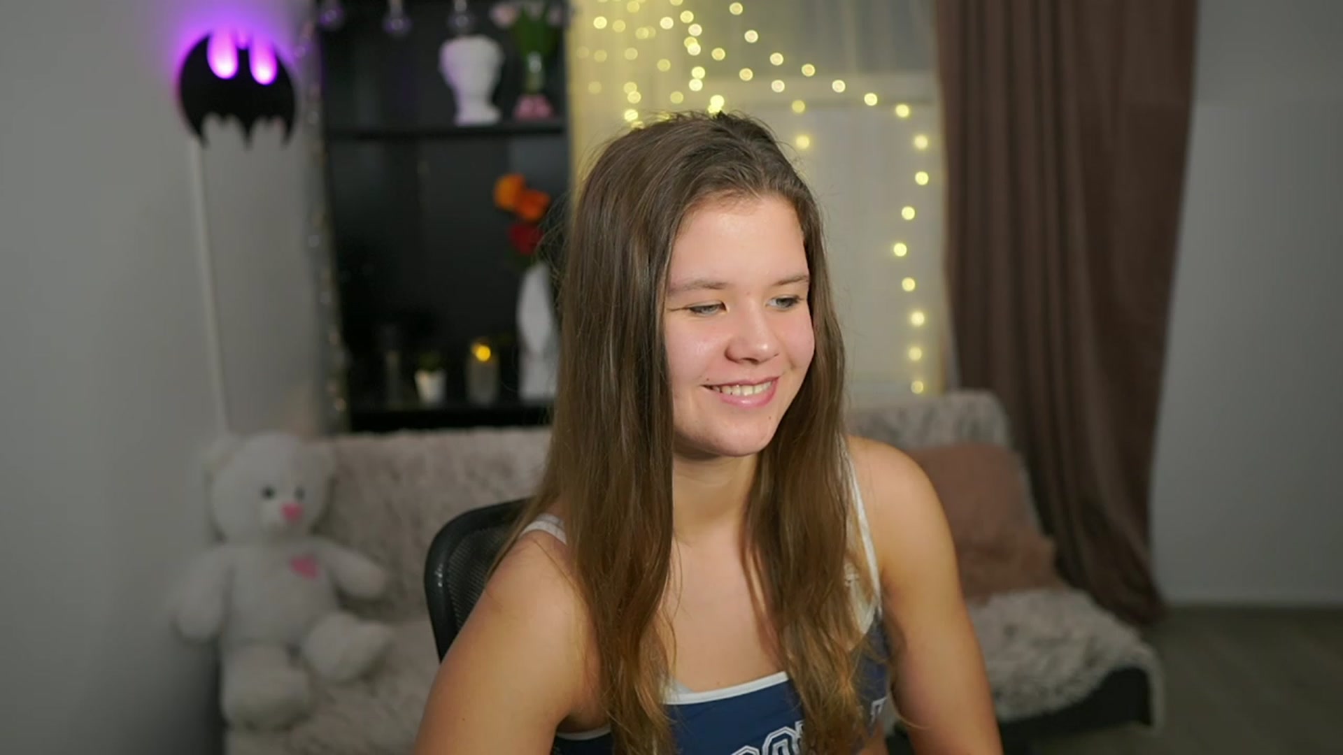 Gallery image thumbnail from Alaina__Fox's myfreecams stream on, 02/26/2024, 21:03 image 14 of 20
