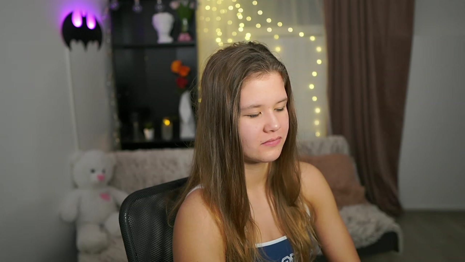Gallery image thumbnail from Alaina__Fox's myfreecams stream on, 02/26/2024, 21:03 image 16 of 20
