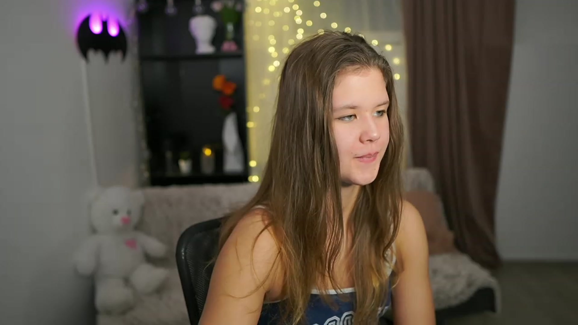 Gallery image thumbnail from Alaina__Fox's myfreecams stream on, 02/26/2024, 21:03 image 12 of 20
