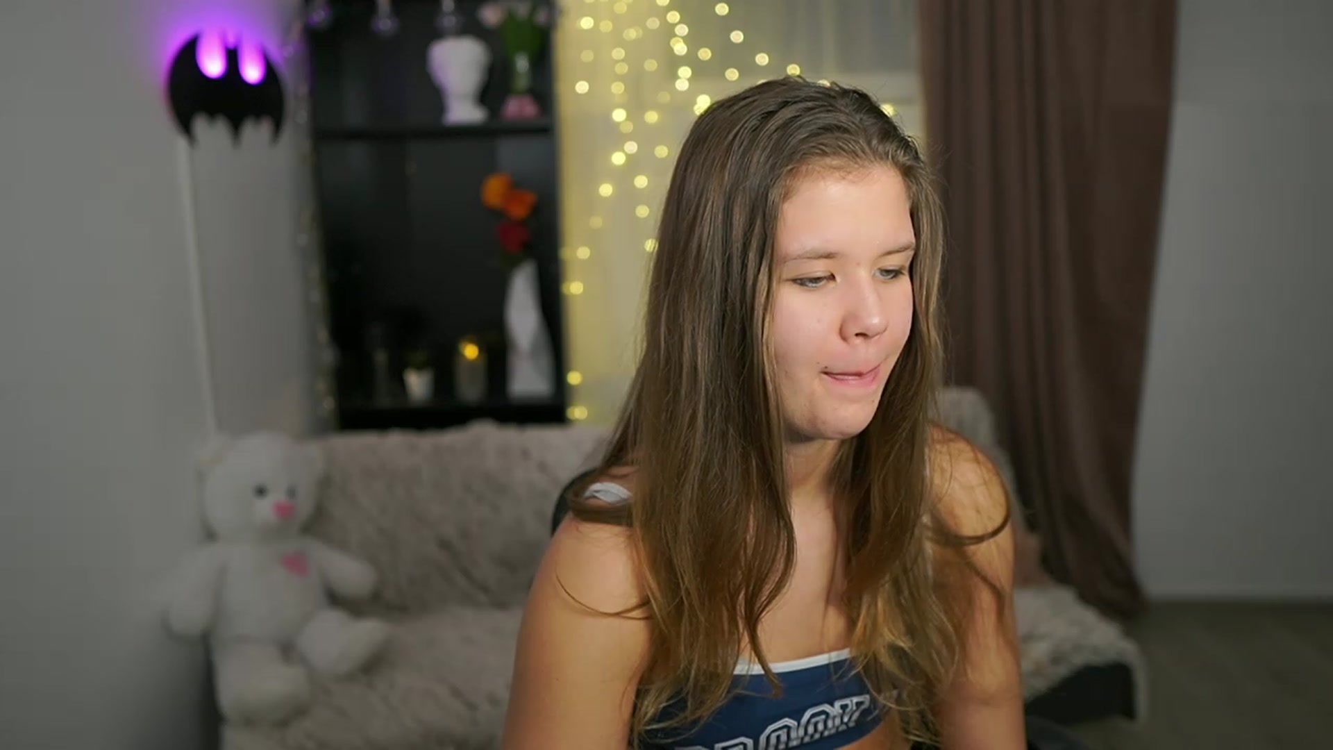 Gallery image thumbnail from Alaina__Fox's myfreecams stream on, 02/27/2024, 24:54 image 17 of 20