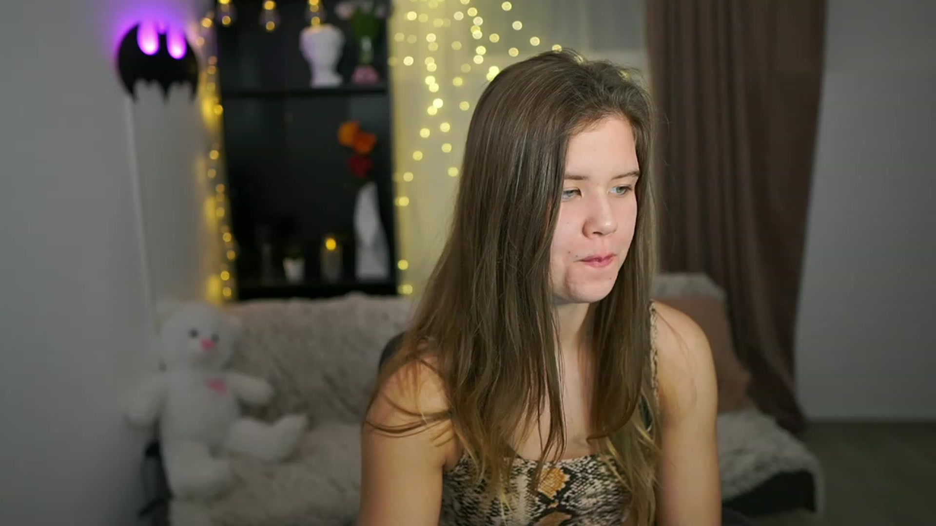 Gallery image thumbnail from Alaina__Fox's myfreecams stream on, 02/27/2024, 21:16 image 4 of 20