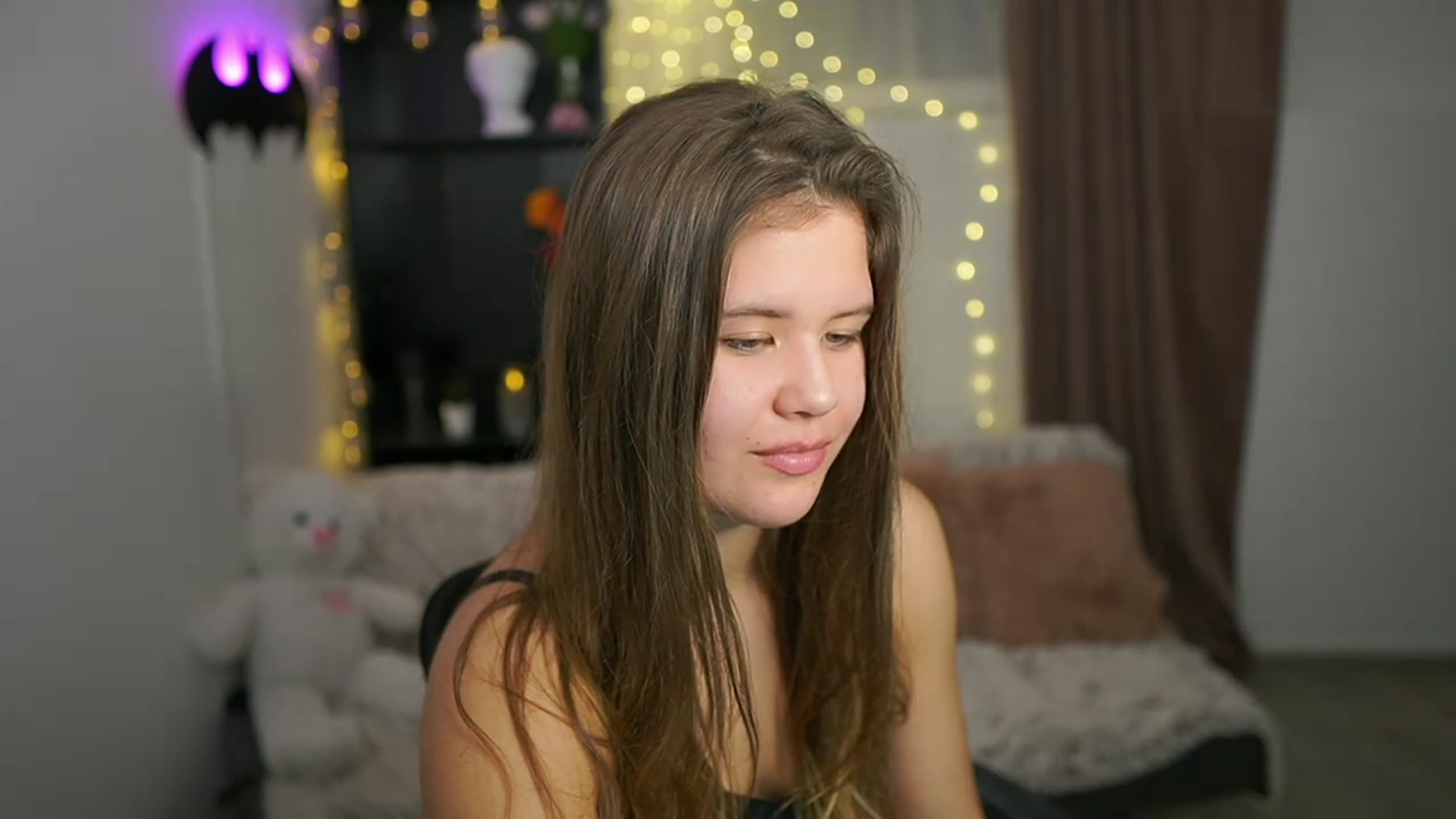 Gallery image thumbnail from Alaina__Fox's myfreecams stream on, 02/27/2024, 21:16 image 18 of 20