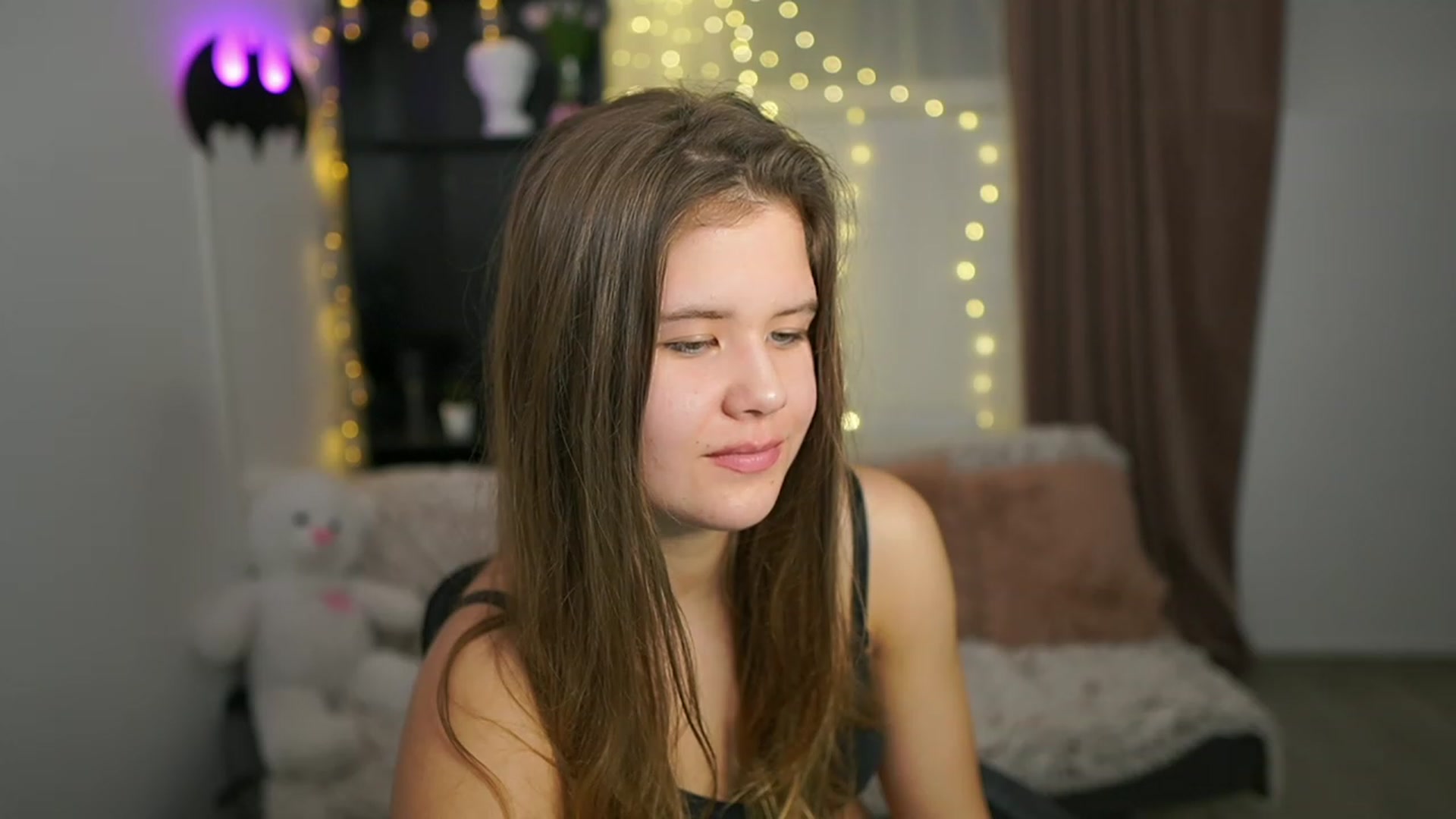 Gallery image thumbnail from Alaina__Fox's myfreecams stream on, 02/27/2024, 21:16 image 19 of 20