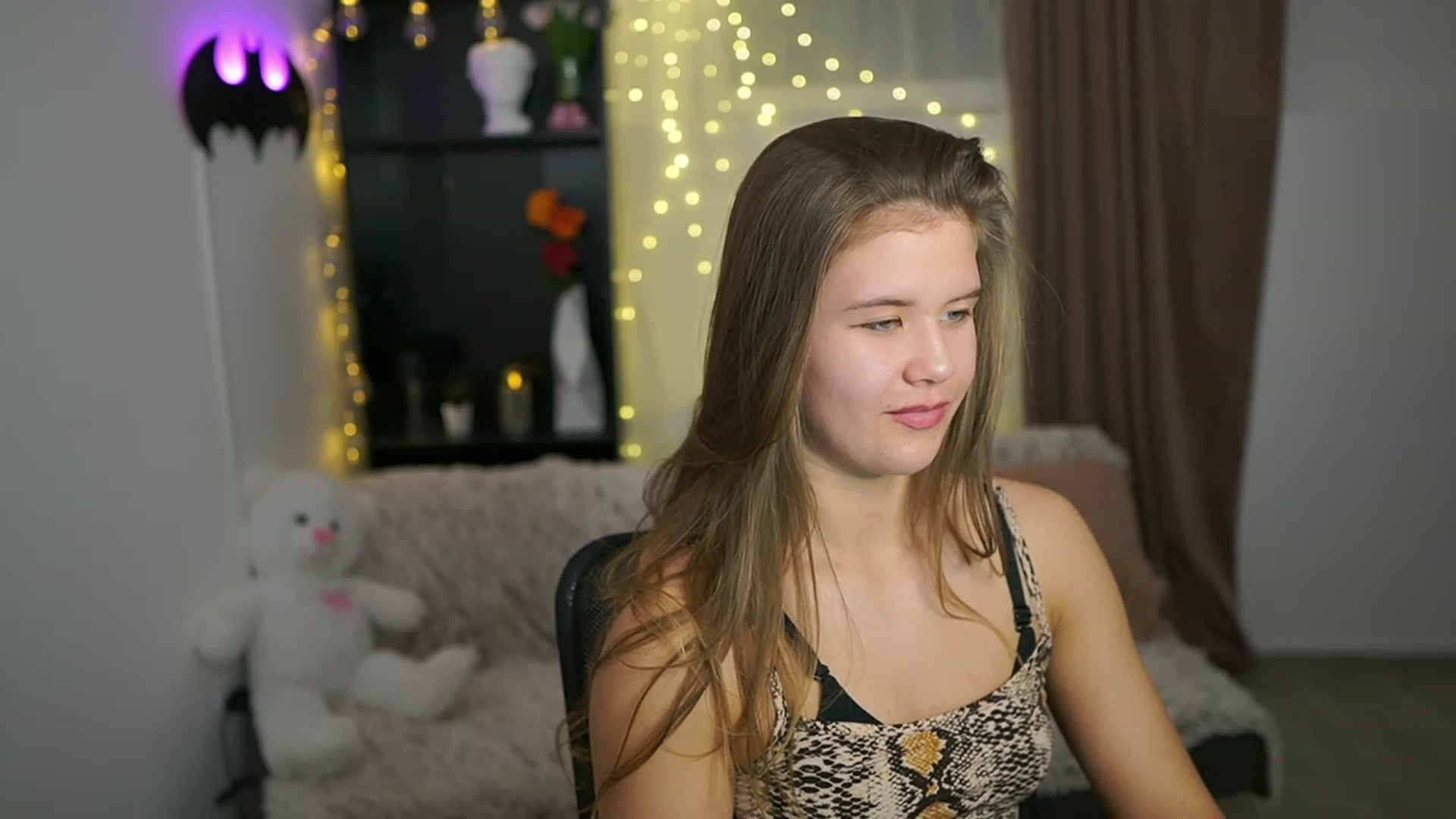 Gallery image thumbnail from Alaina__Fox's myfreecams stream on, 02/27/2024, 21:16 image 11 of 20