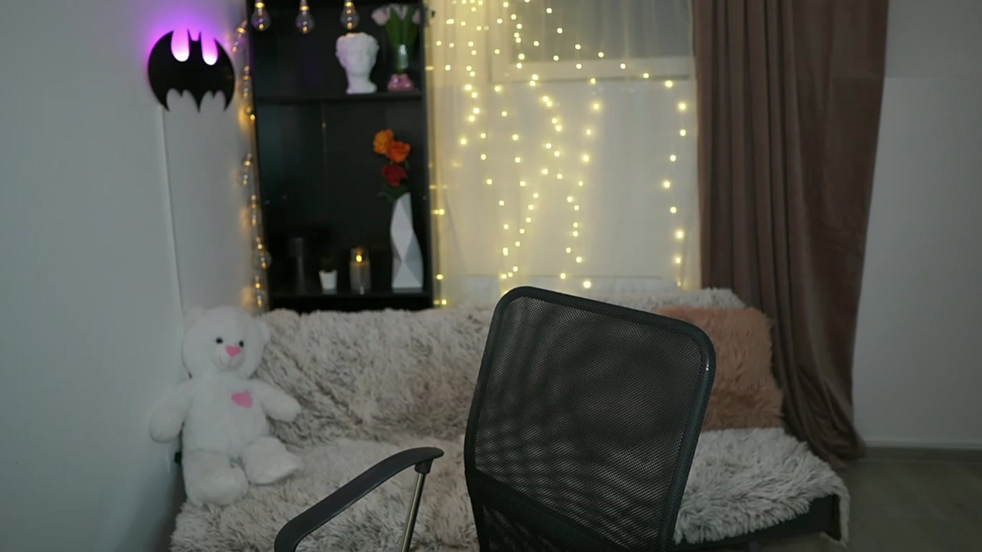 Gallery image thumbnail from Alaina__Fox's myfreecams stream on, 03/02/2024, 16:48 image 2 of 20