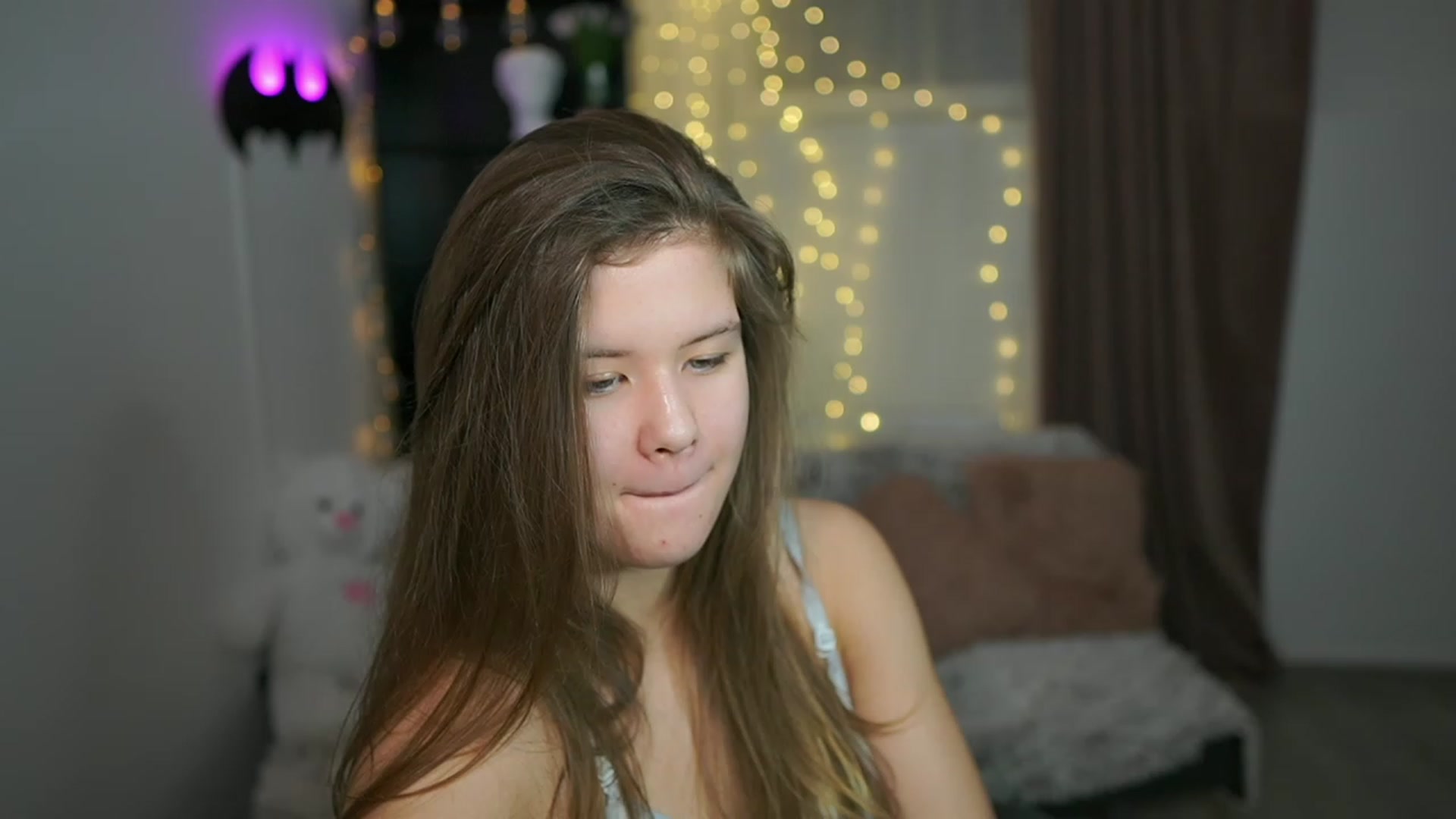 Gallery image thumbnail from Alaina__Fox's myfreecams stream on, 03/02/2024, 16:48 image 12 of 20