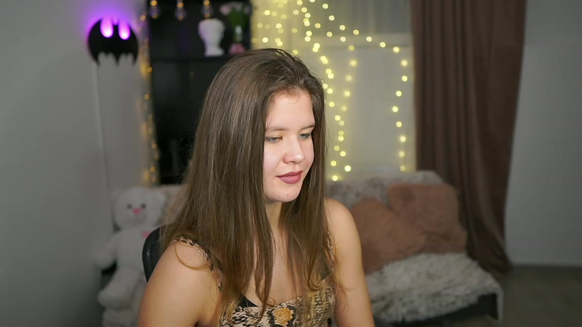 Gallery image thumbnail from Alaina__Fox's myfreecams stream on, 03/03/2024, 12:31 image 10 of 20