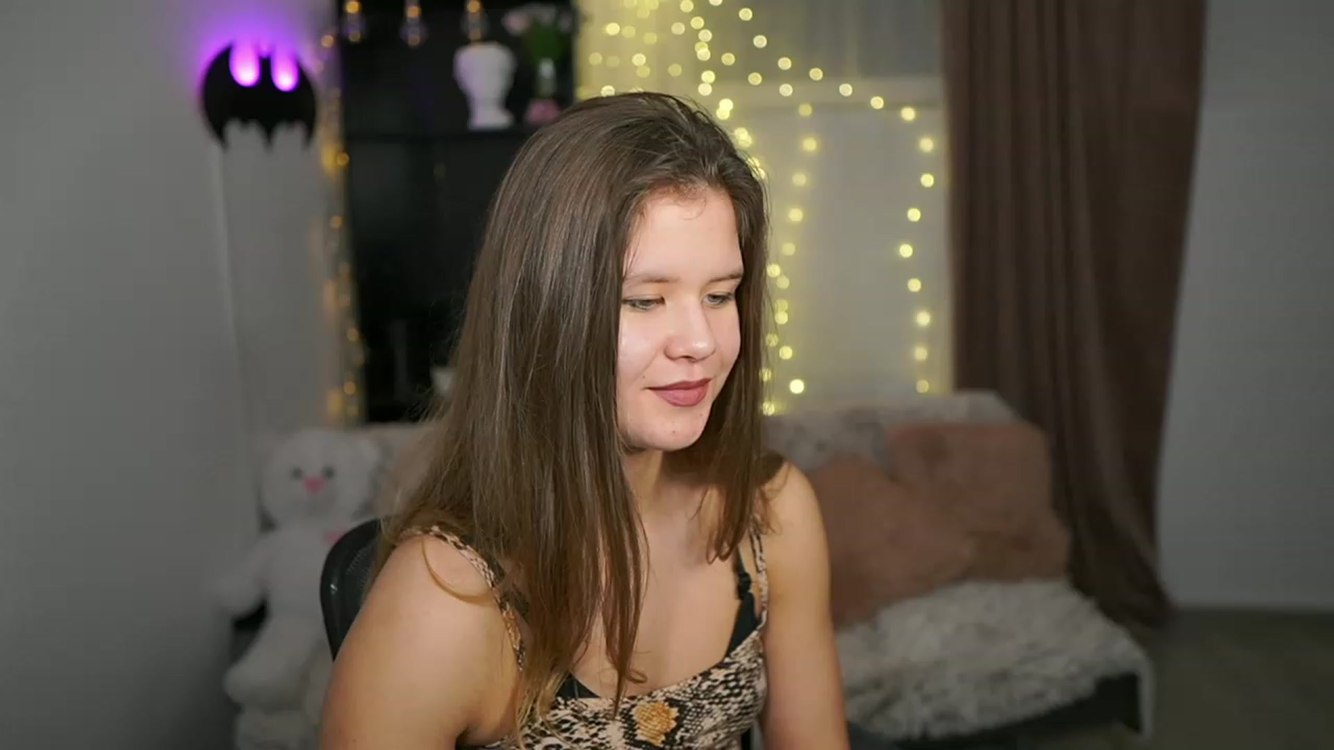 Gallery image thumbnail from Alaina__Fox's myfreecams stream on, 03/03/2024, 12:31 image 8 of 20