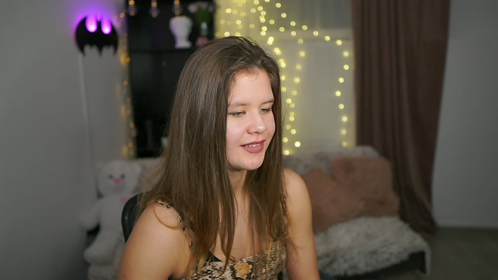 Gallery image thumbnail from Alaina__Fox's myfreecams stream on, 03/03/2024, 12:31 image 9 of 20