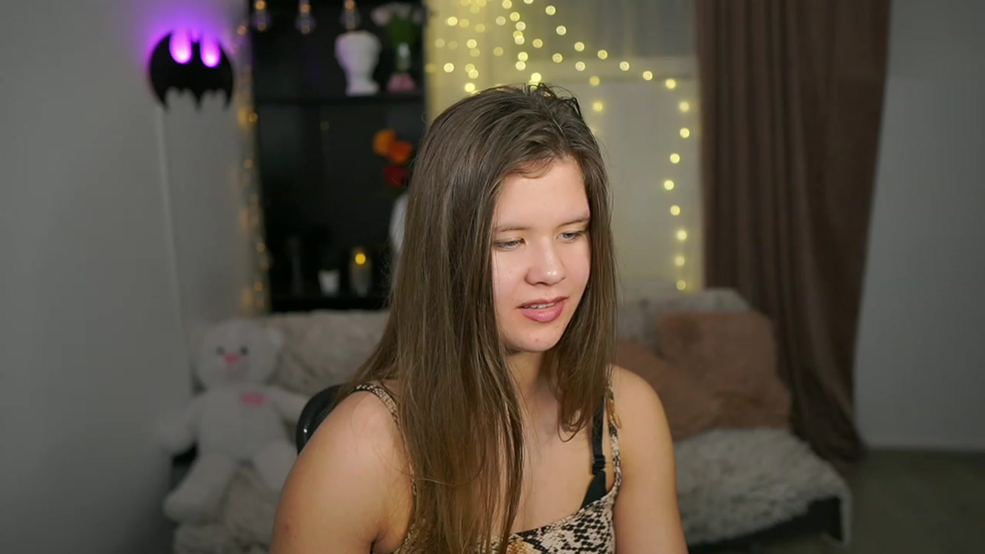 Gallery image thumbnail from Alaina__Fox's myfreecams stream on, 03/03/2024, 19:12 image 13 of 20