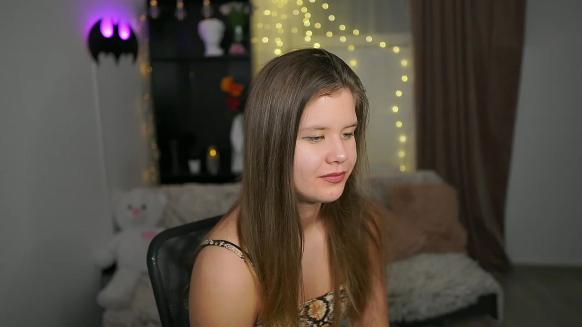 Gallery image thumbnail from Alaina__Fox's myfreecams stream on, 03/03/2024, 19:12 image 1 of 20